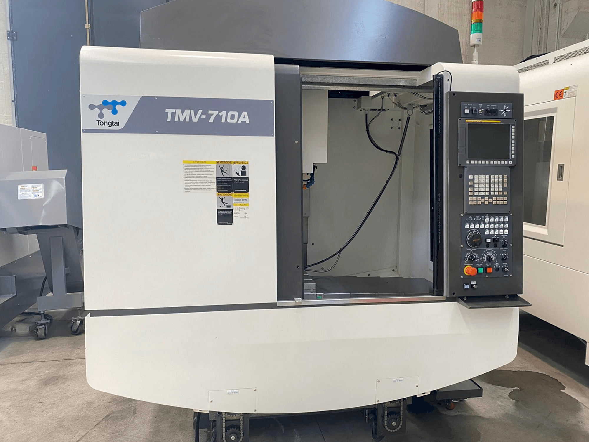Vista Frontal da Tongtai TMV-710A máquina