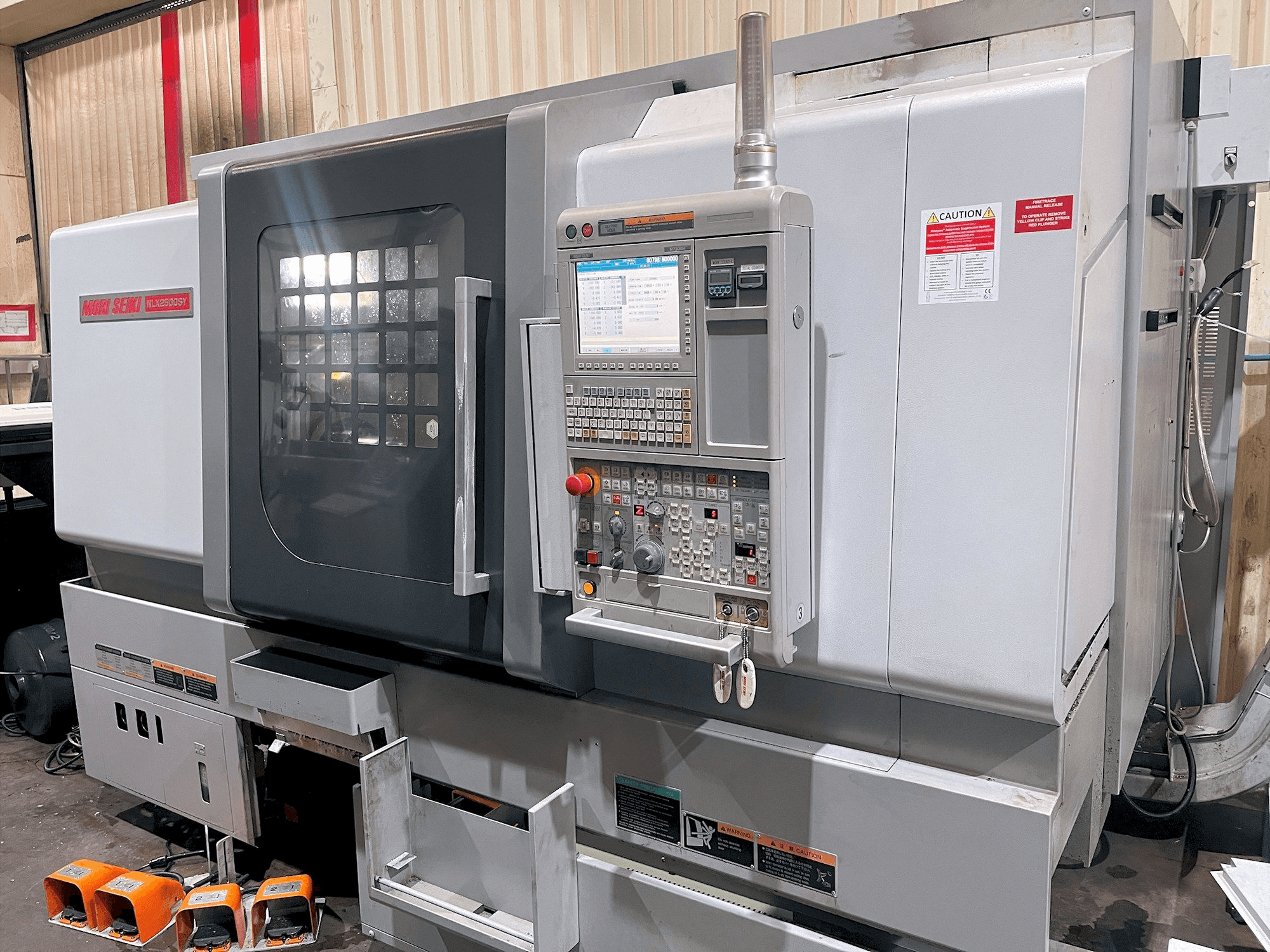 Vista Frontal da MORI SEIKI NL X2500SY/700 máquina