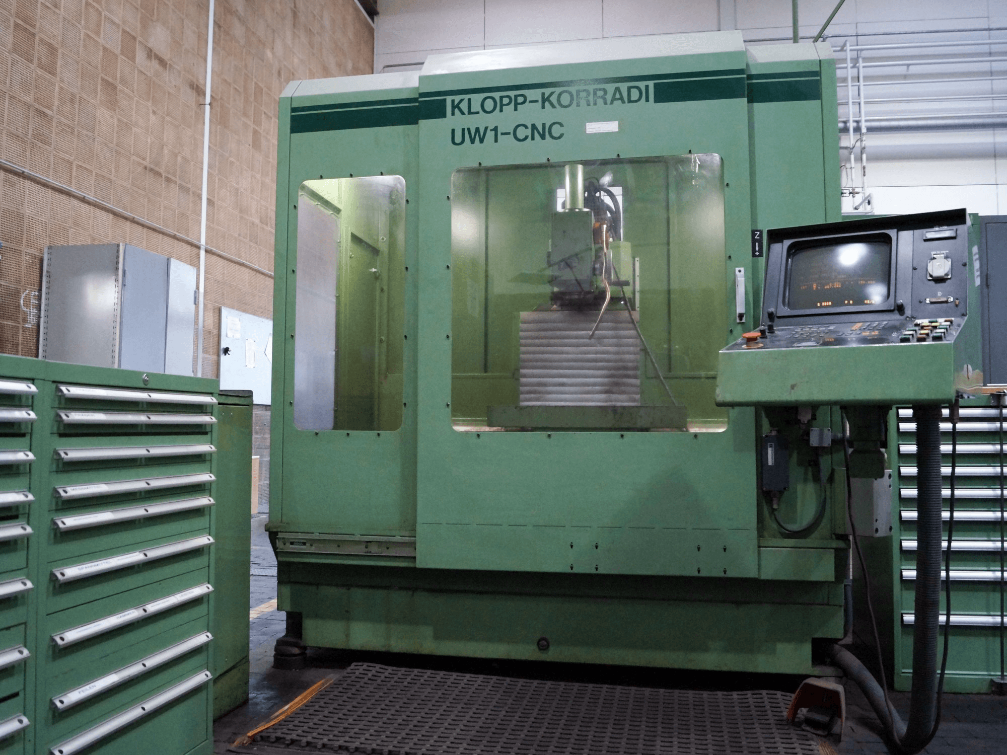 Vista Frontal da KLOPP-KORRADI UW 1-CNC máquina