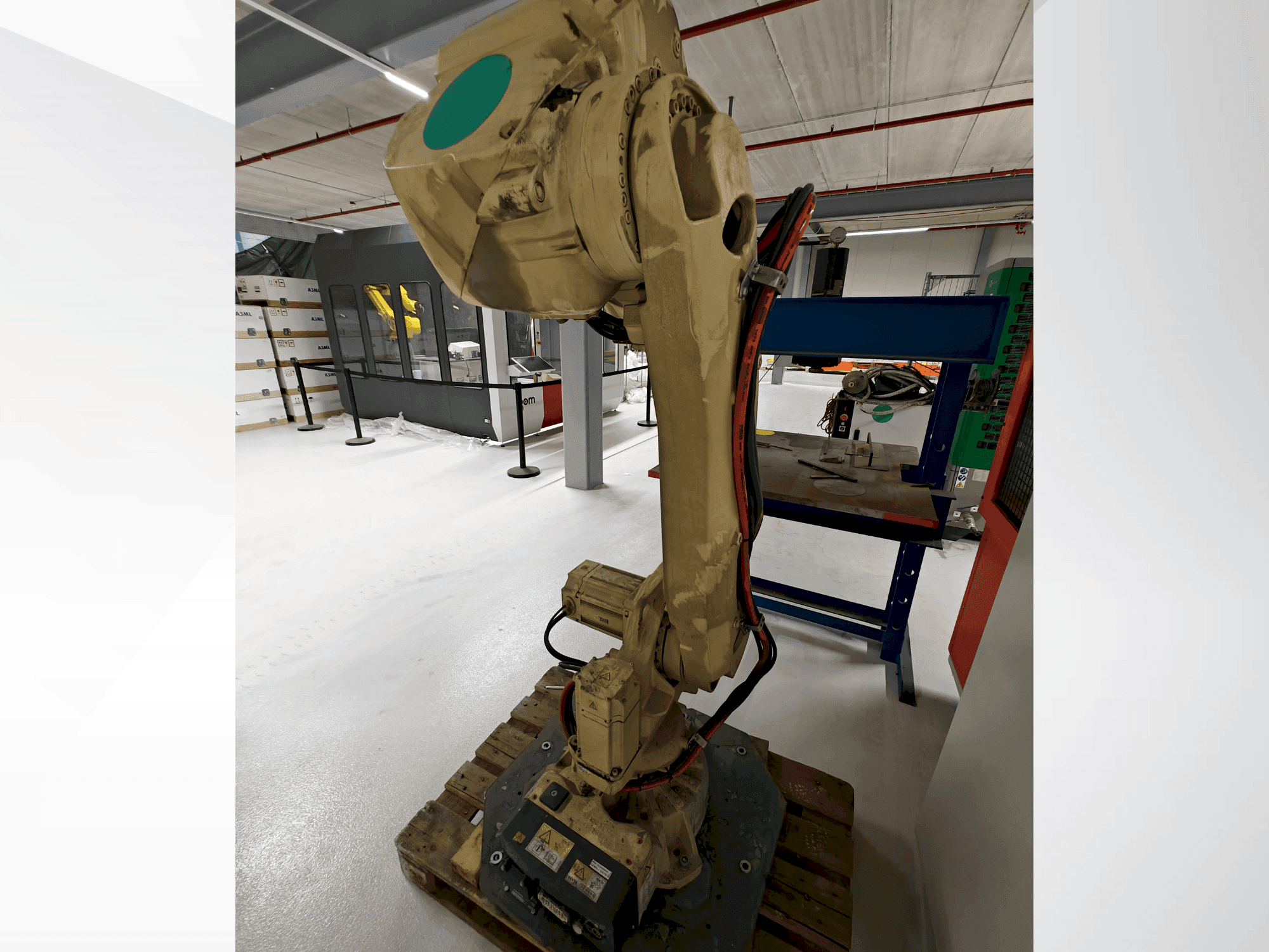 Vista Frontal da ABB IRB 4600 M2004 máquina