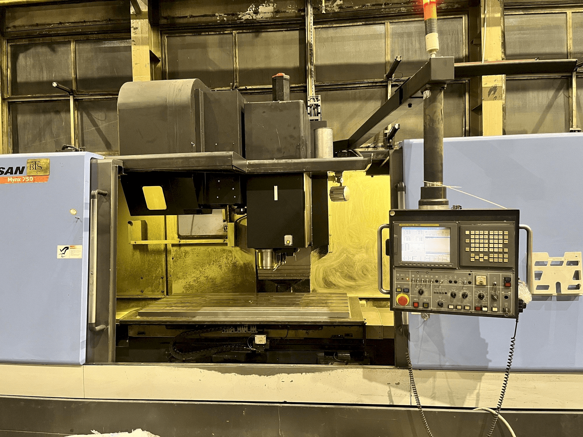 Vista Frontal da Doosan MYNX 750 máquina