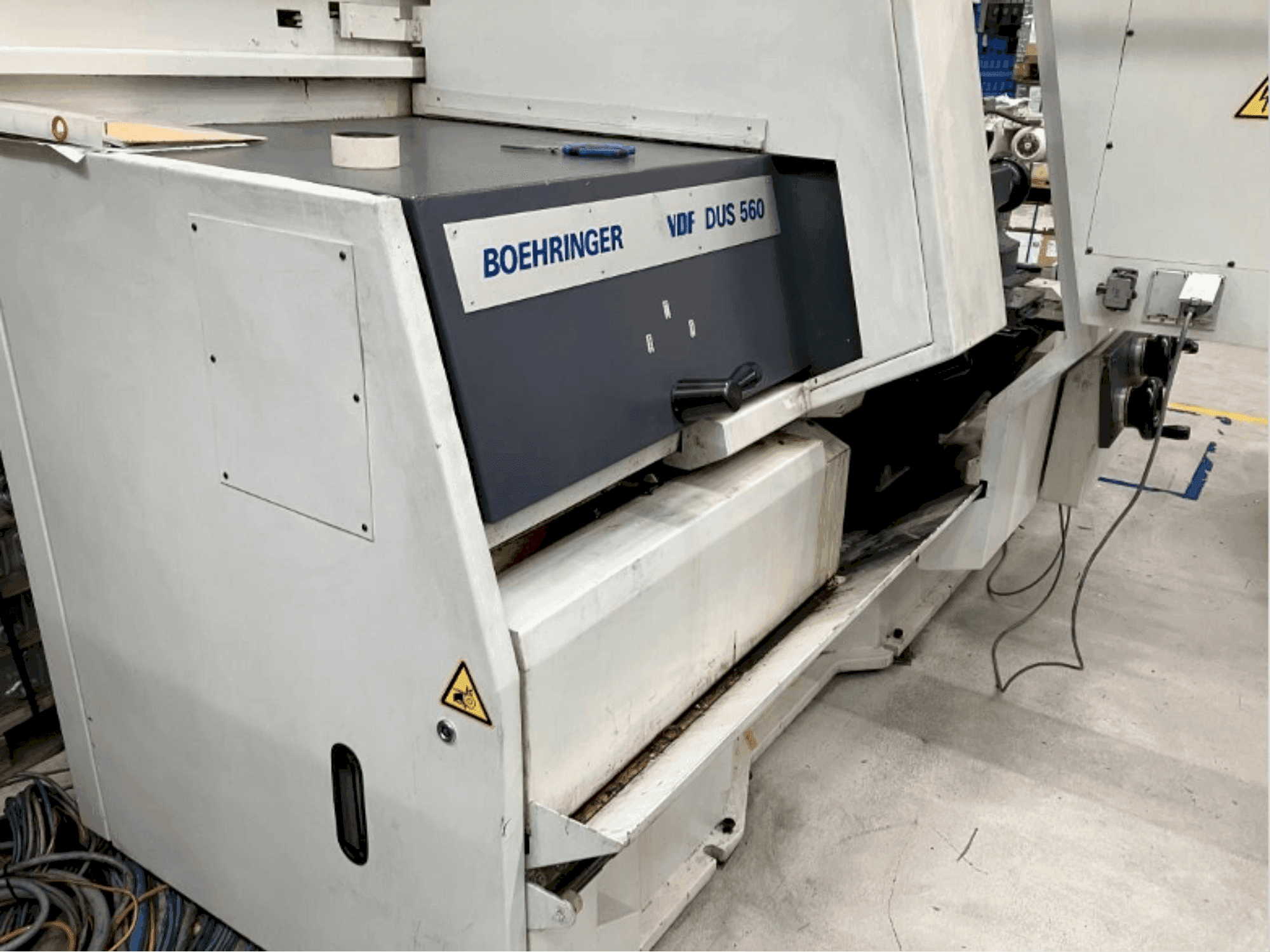 Vista Frontal da BOEHRINGER VDF DUS 560 máquina