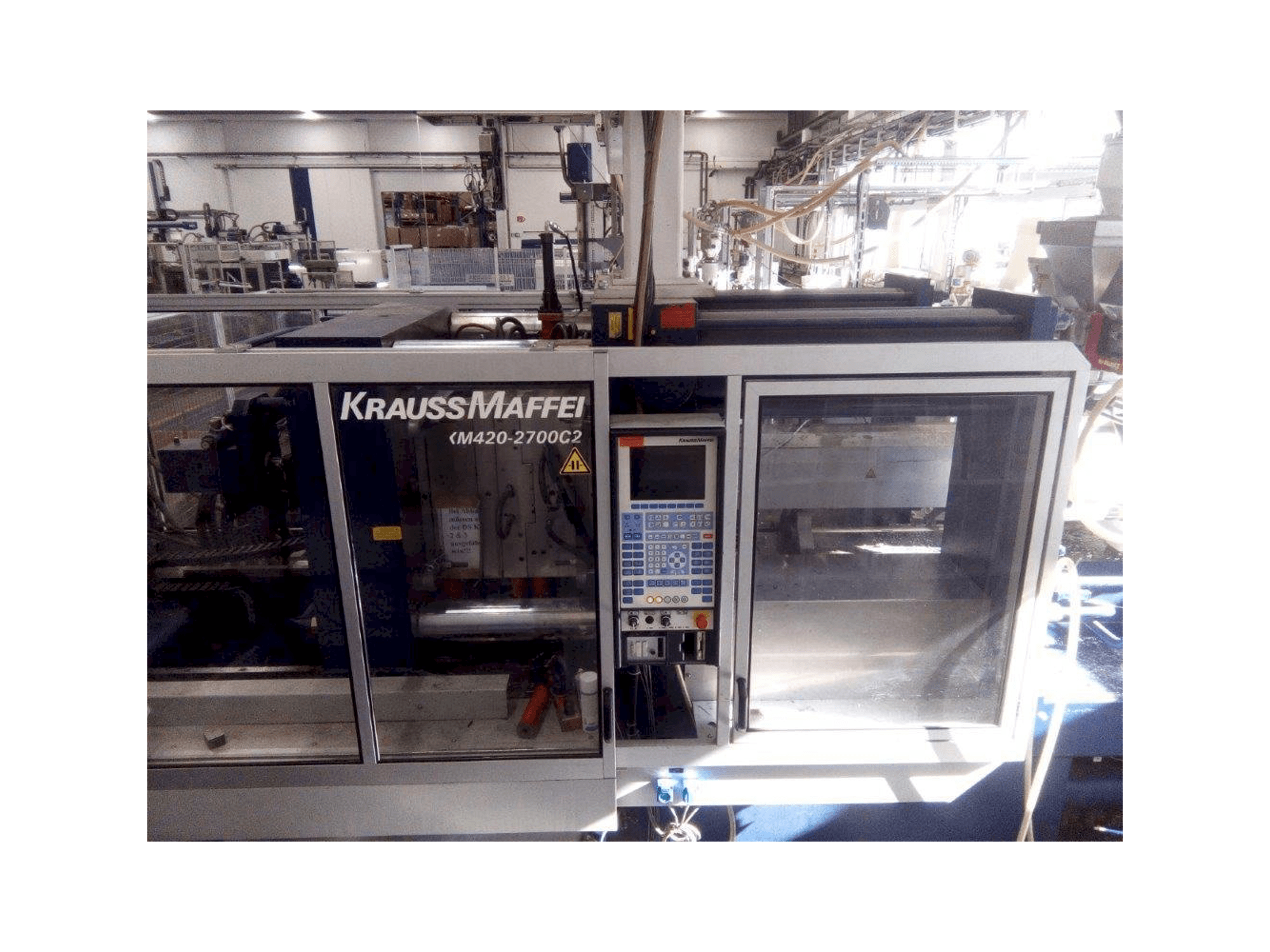 Vista Frontal da Krauss Maffei KM 420/2700 C2 máquina