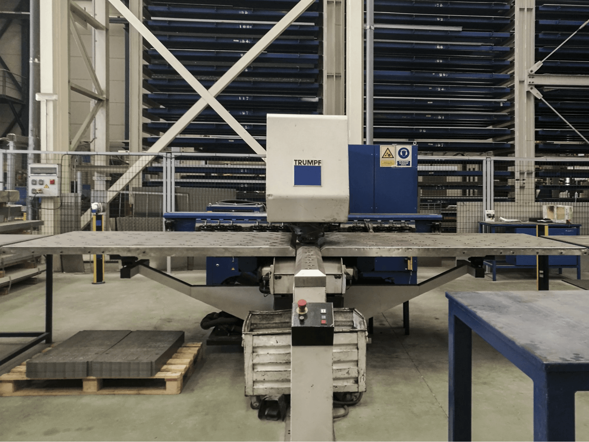 Vista Frontal da Trumpf Trumatic 200 máquina