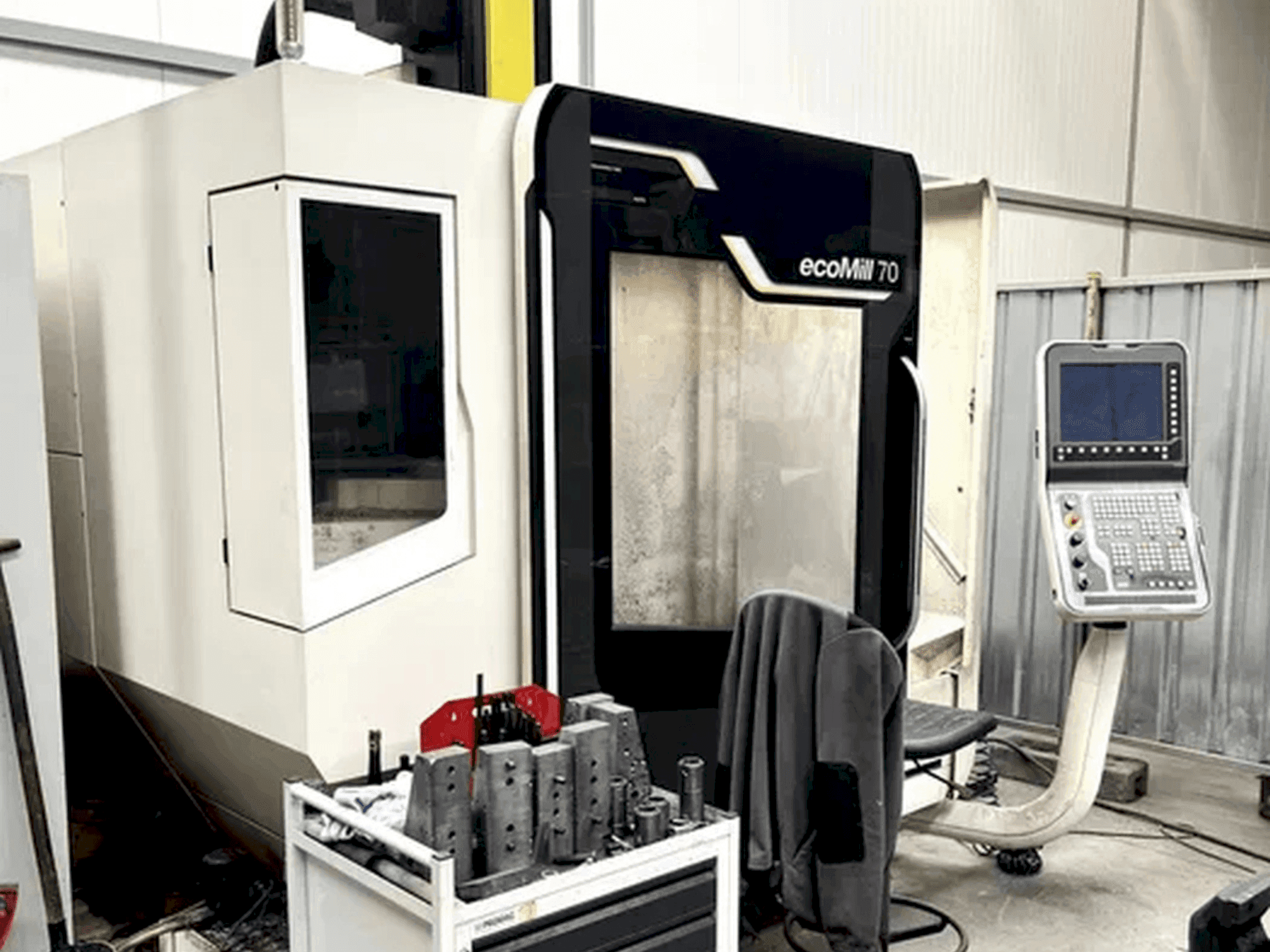 Vista Frontal da DMG MORI ecoMill 70 máquina