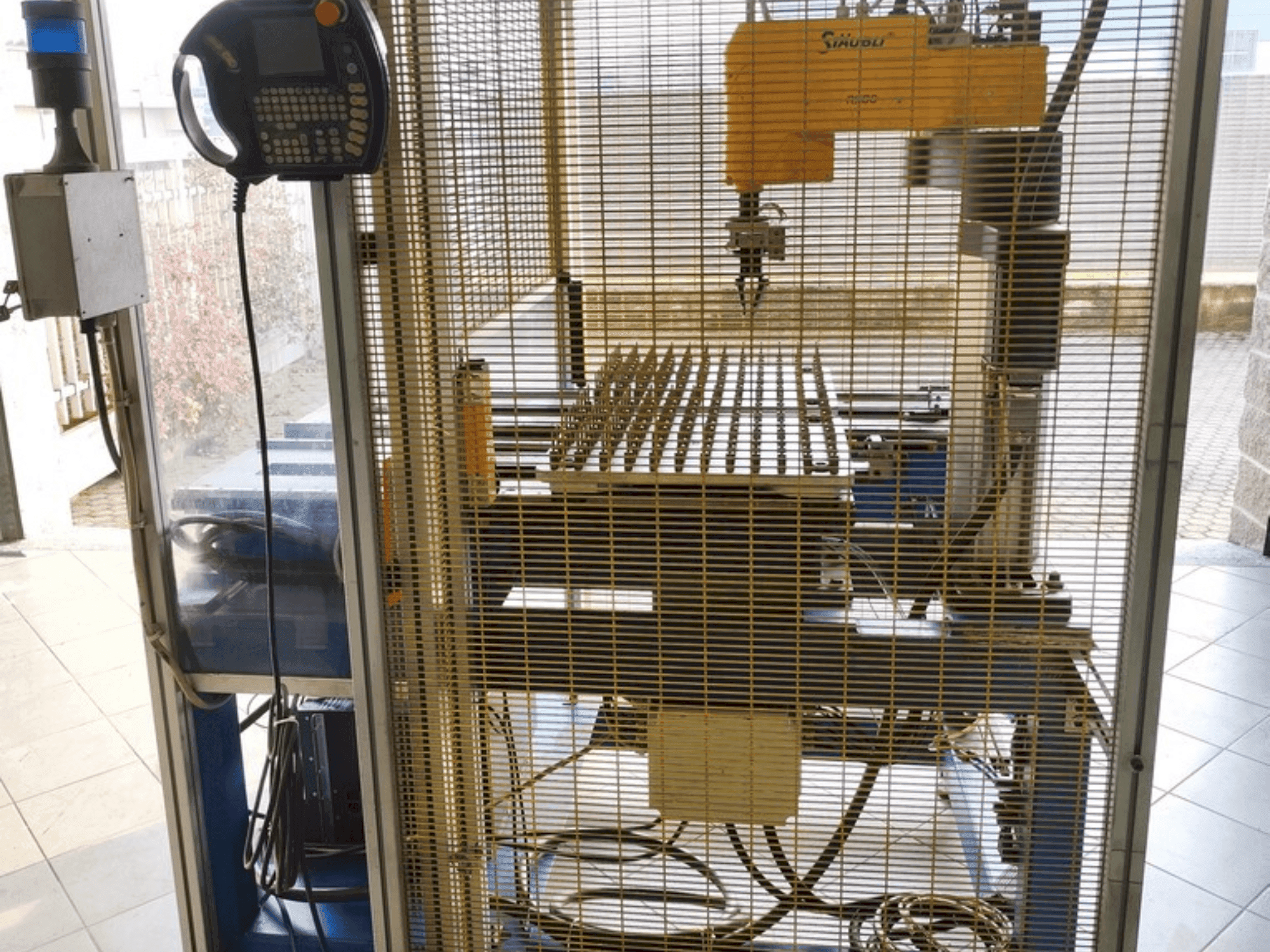 Vista Frontal da STAUBLI RS80 máquina