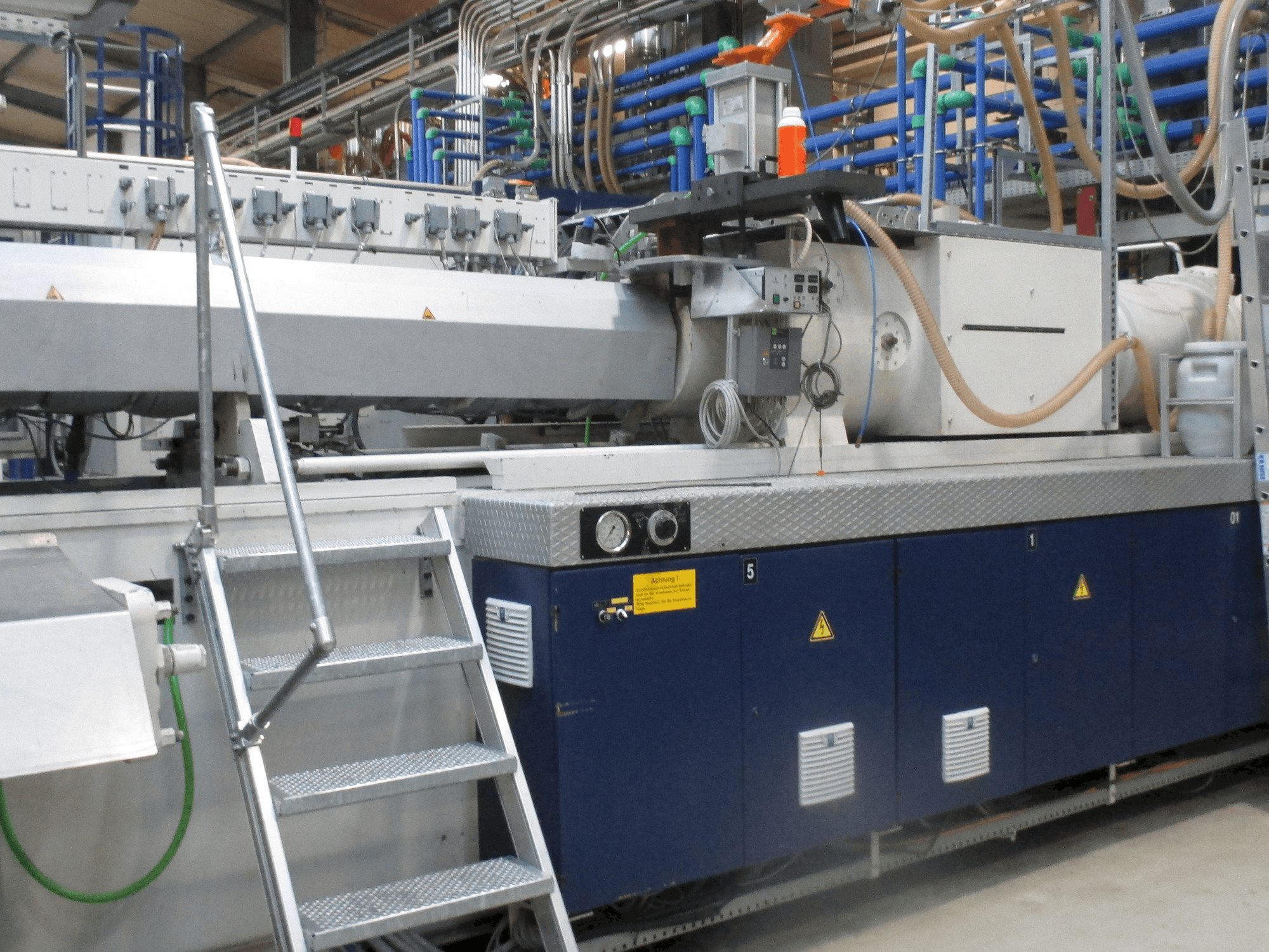 Vista Frontal da Krauss Maffei 1300/14700 MC máquina