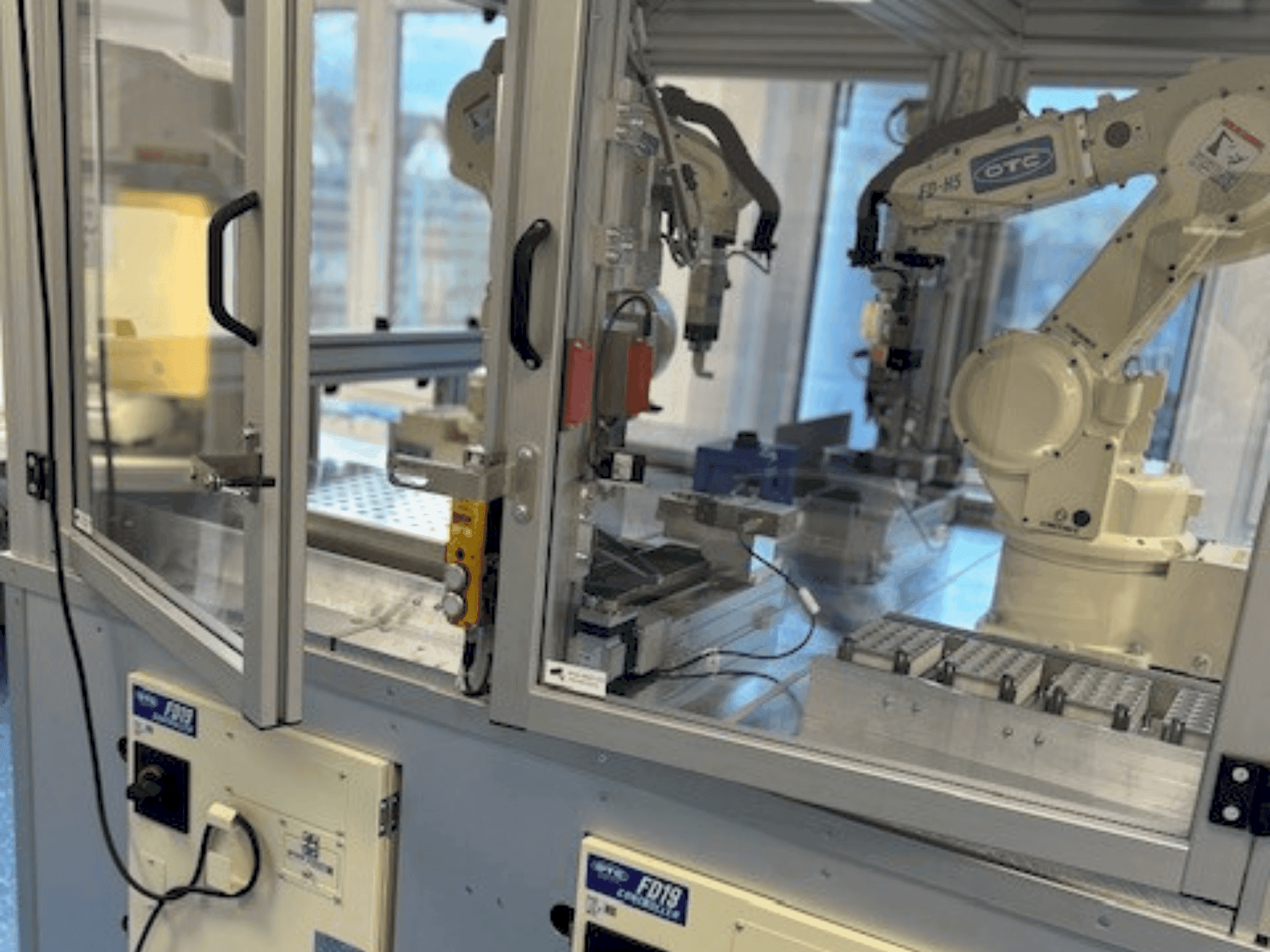 Vista Frontal da OTC Daihen NH52-NEFC máquina