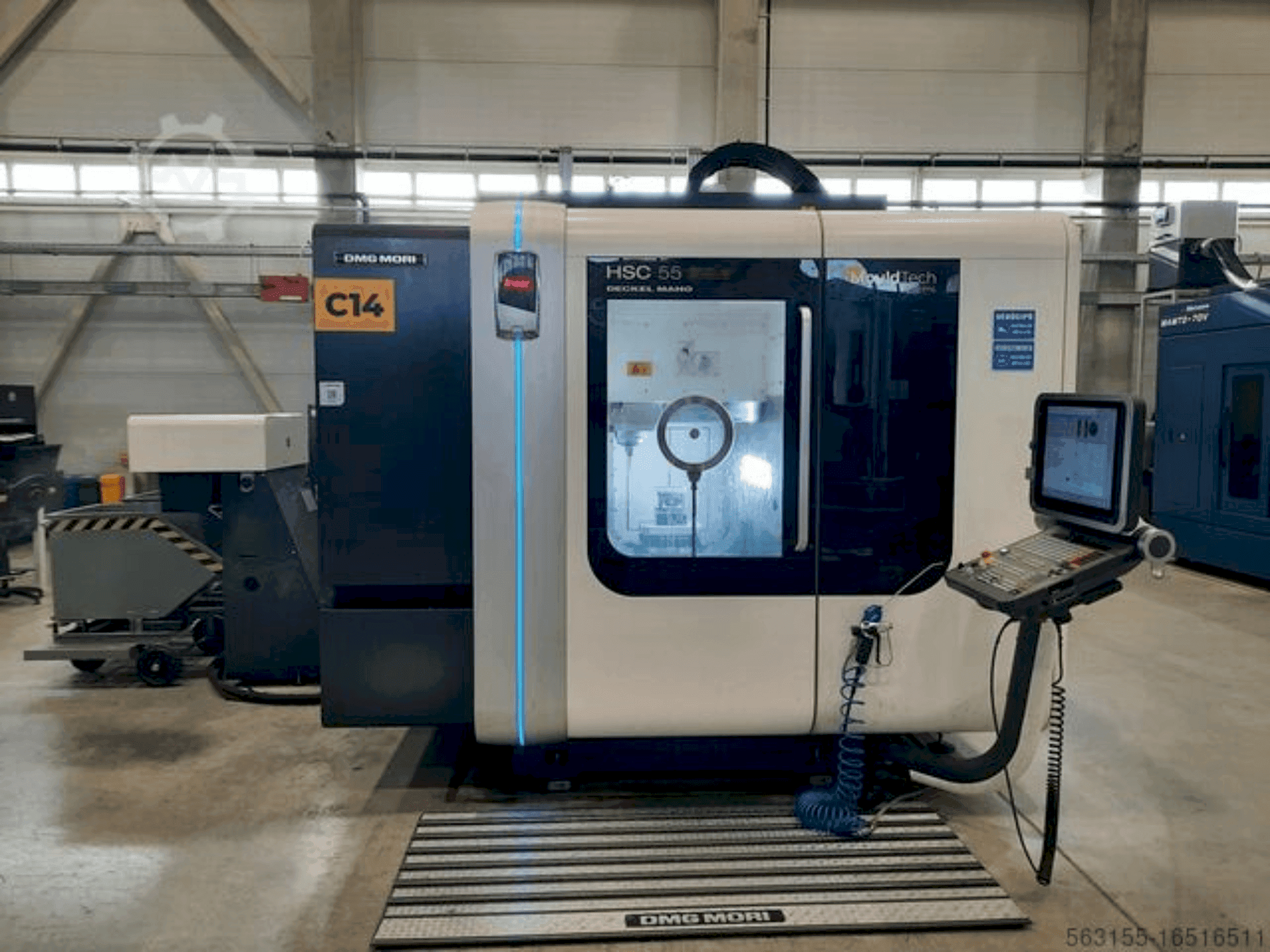 Vista Frontal da DMG MORI HSC 55 linear máquina