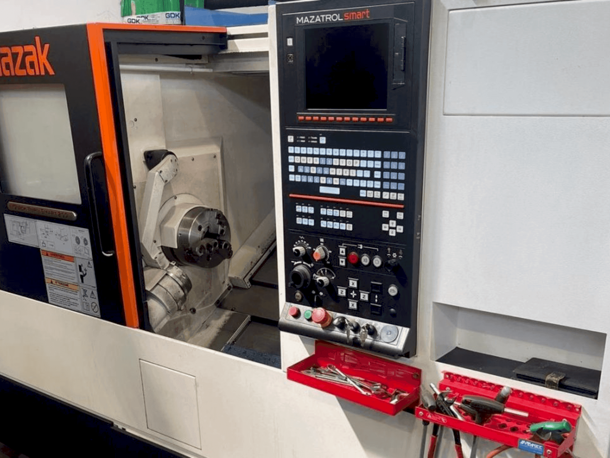 Vista Frontal da Mazak QT SMART 200 máquina