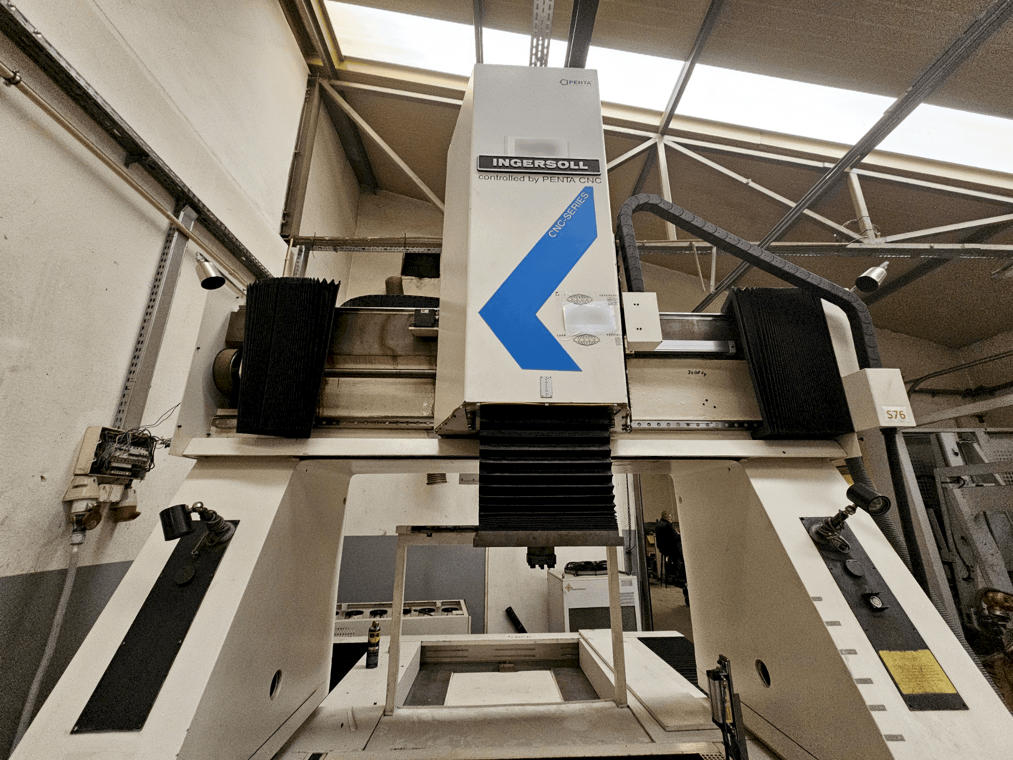 Vista Frontal da INGERSOLL IG1300 PENTA máquina