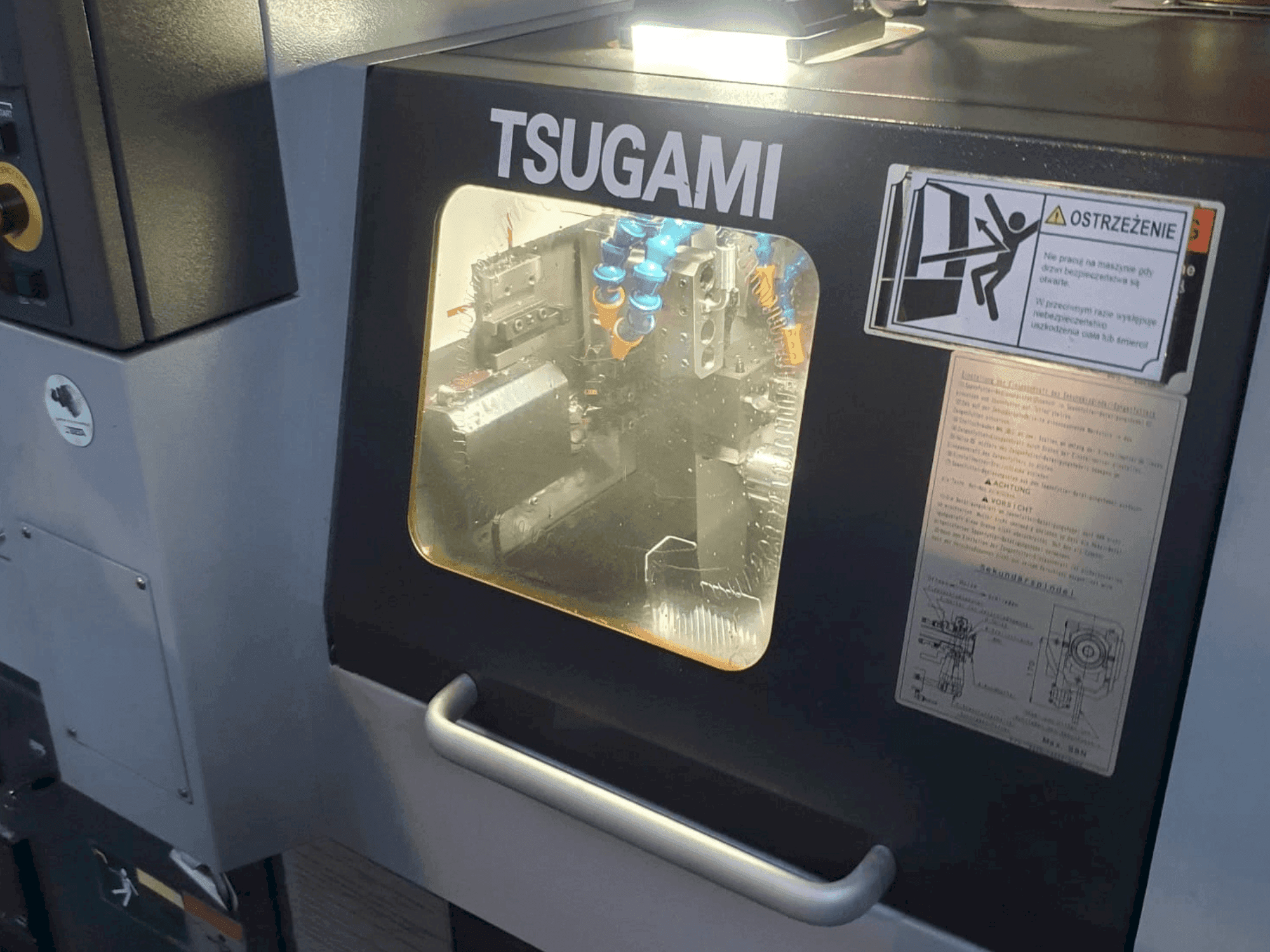 Vista Frontal da TSUGAMI BO-205E máquina