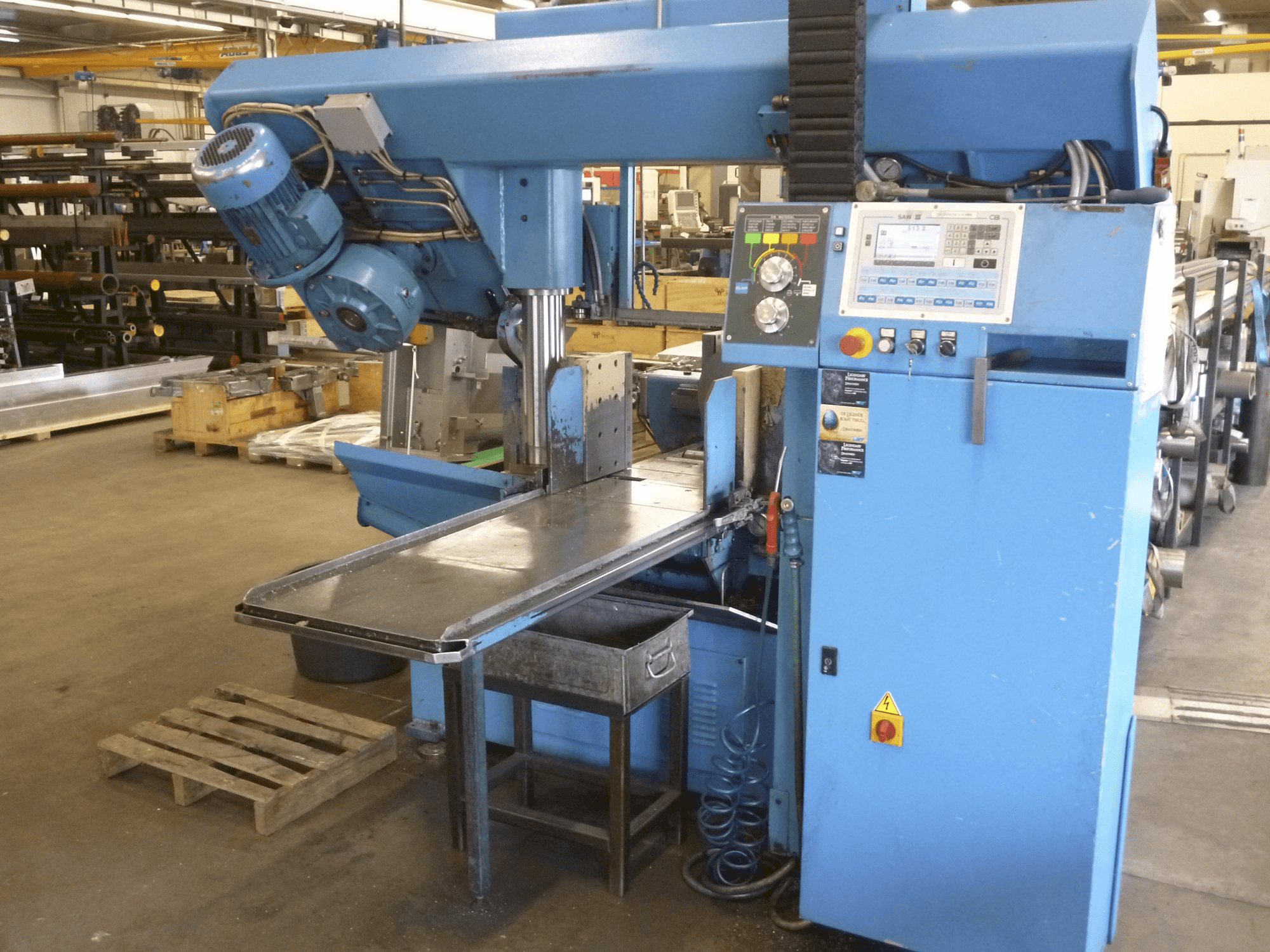 Vista Frontal da DoALL 450 máquina