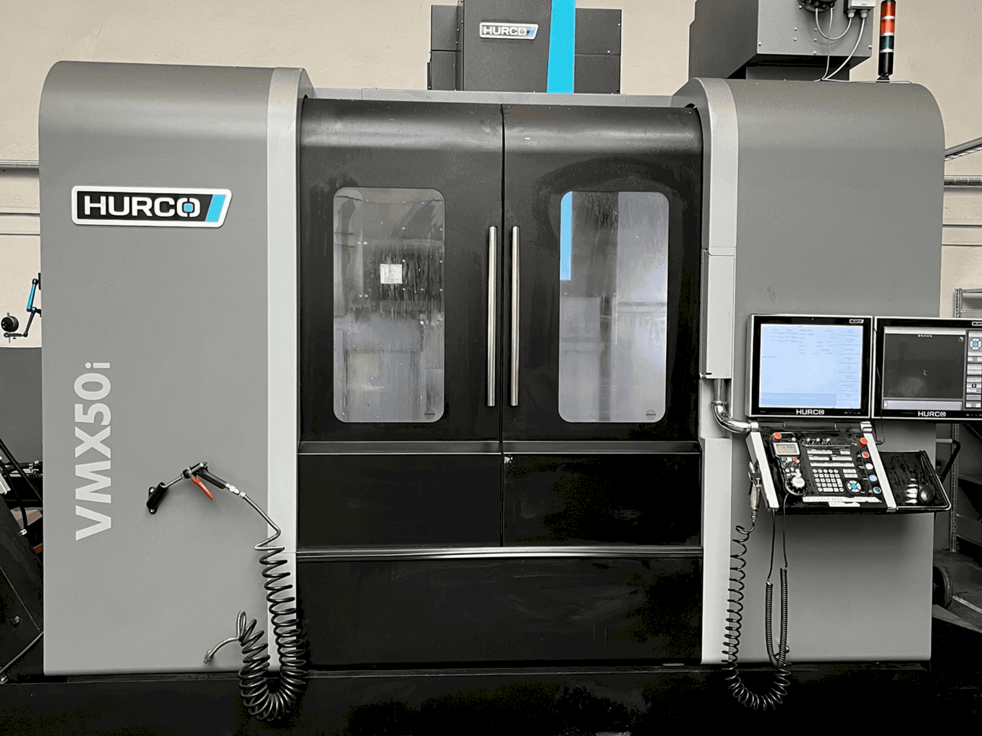 Vista Frontal da Hurco VMX50i máquina