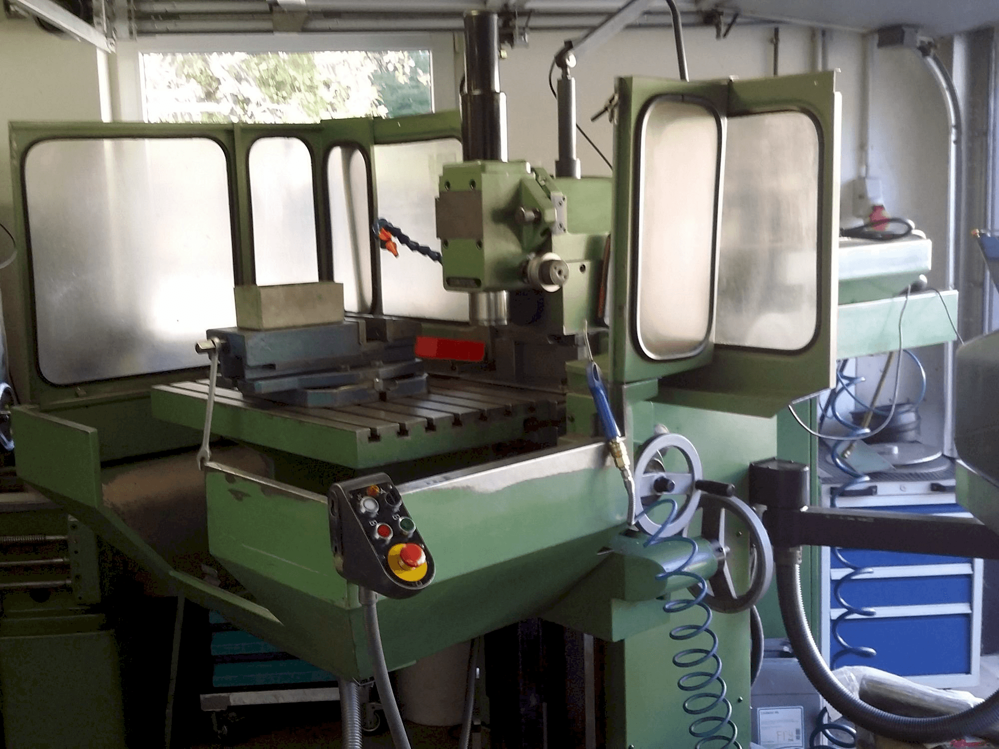 Vista Frontal da DECKEL FP4A máquina