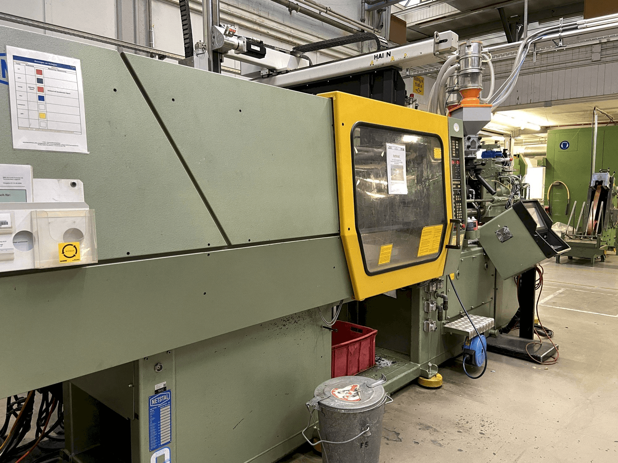 Vista Frontal da Netstal Synergy 1500K/460 máquina