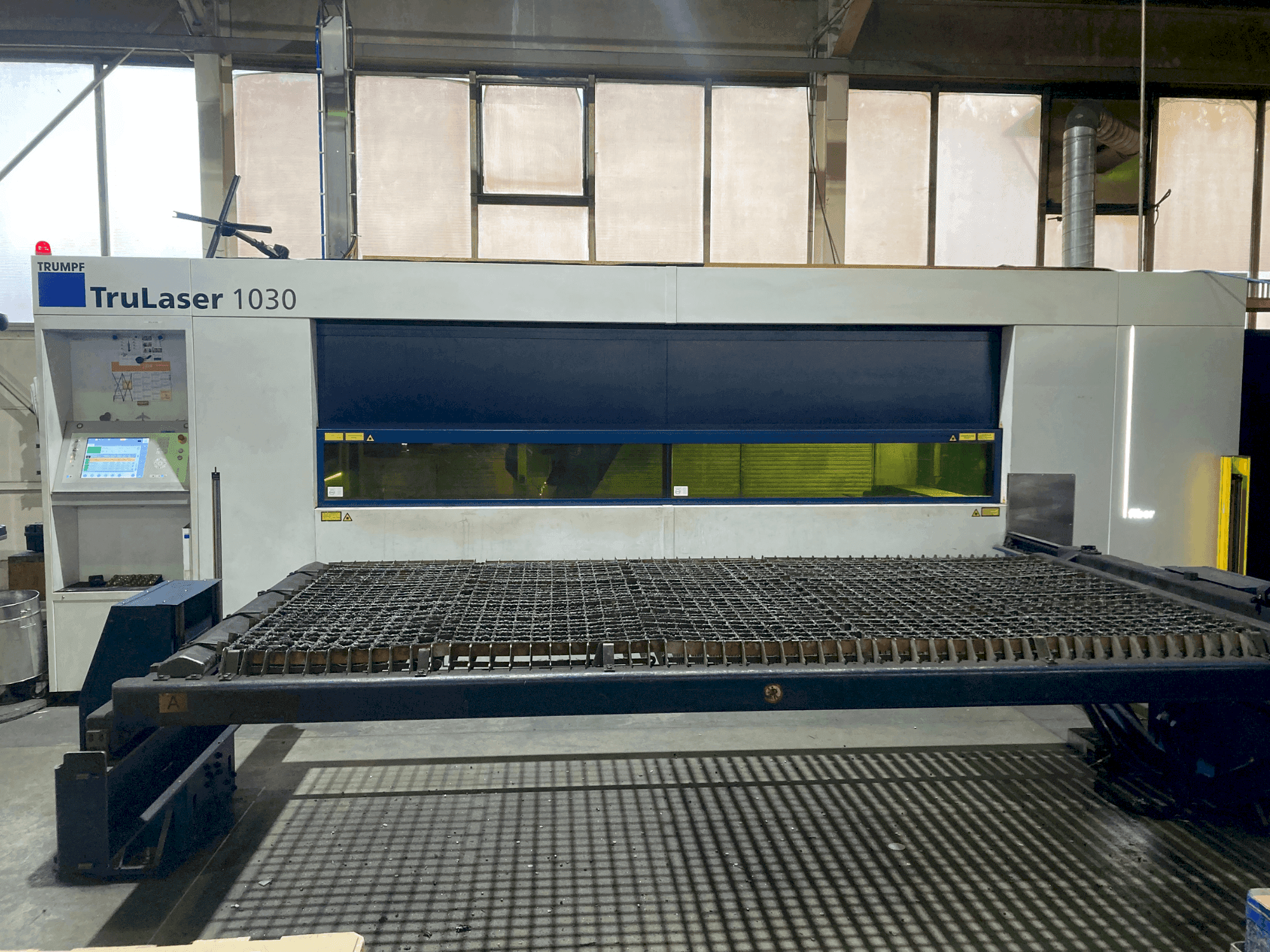 Vista Frontal da TRUMPF TruLaser 1030 máquina