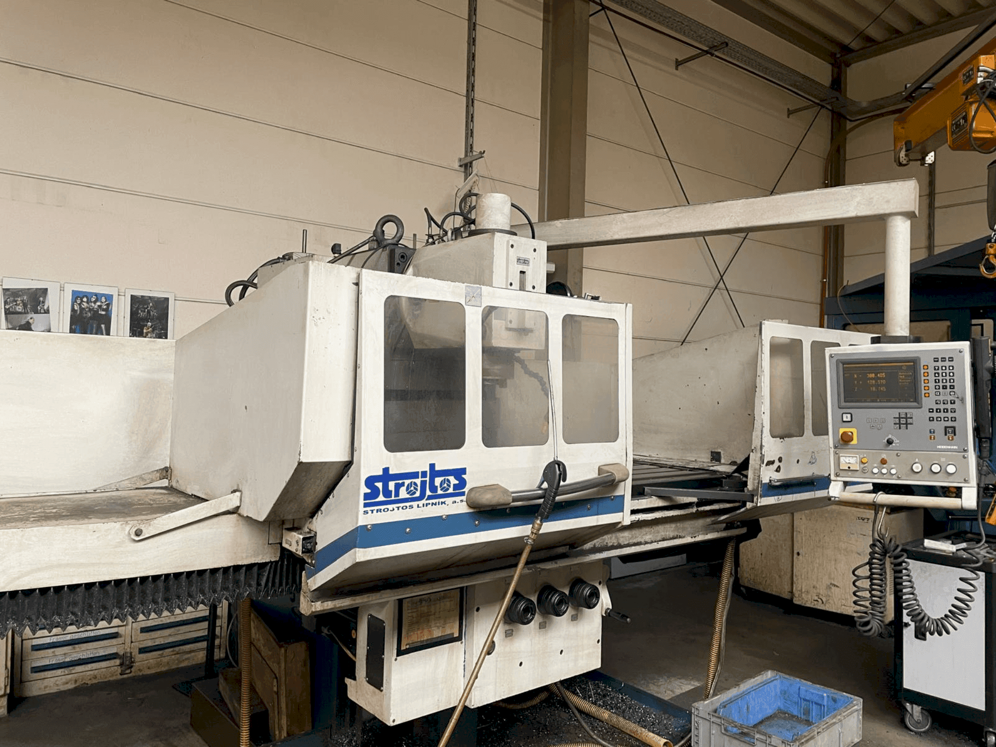 Vista Frontal da Strojtos FGS 63 NCP máquina