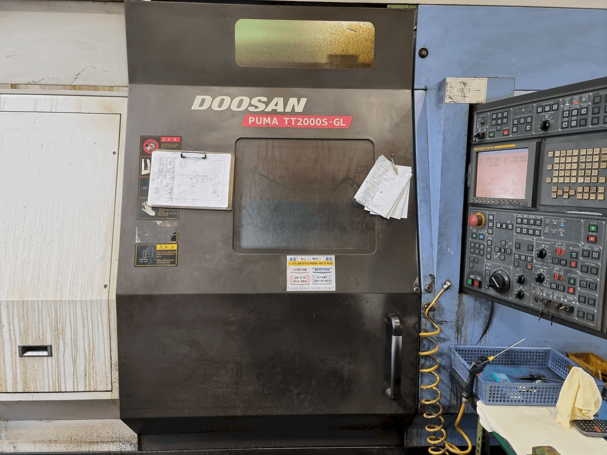 Vista Frontal da Doosan PUMA TT2000S-GL máquina