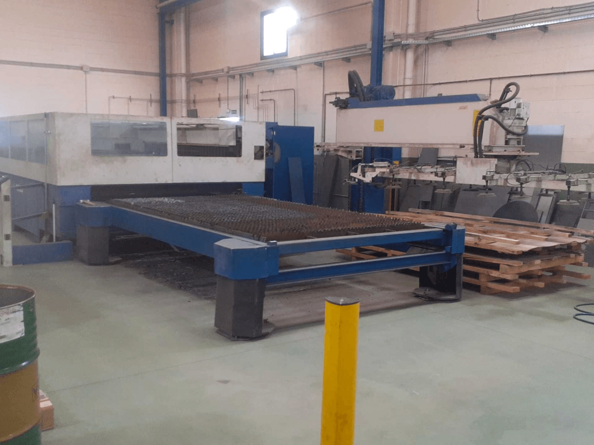 Vista Frontal da Trumpf Trumatic L4030 máquina