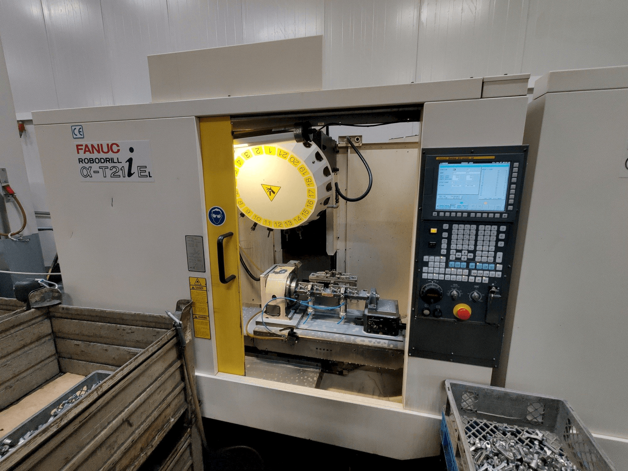 Vista Frontal da FANUC Robodrill α-T21iEL máquina