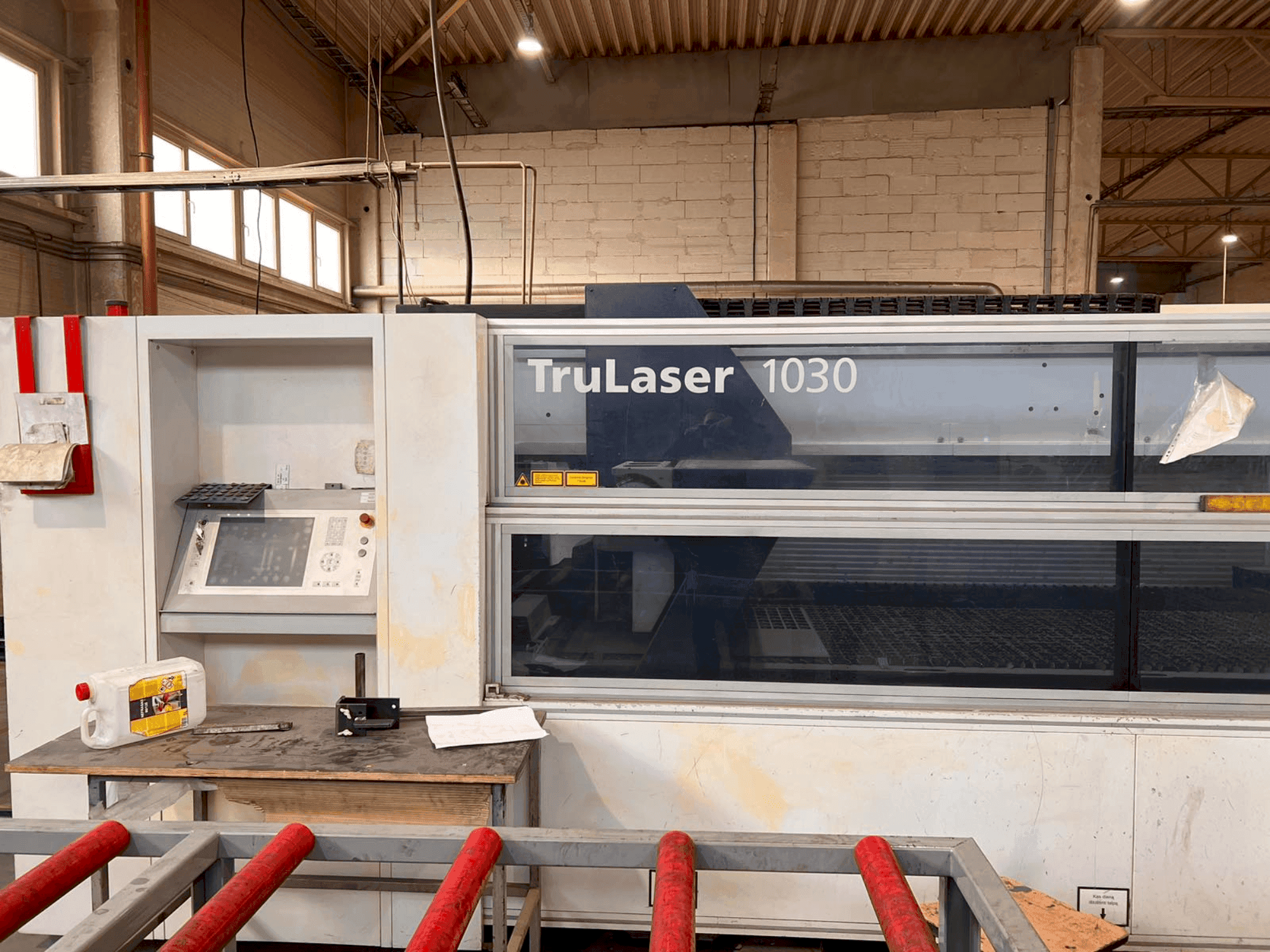 Vista Frontal da TRUMPF TruLaser 1030 máquina