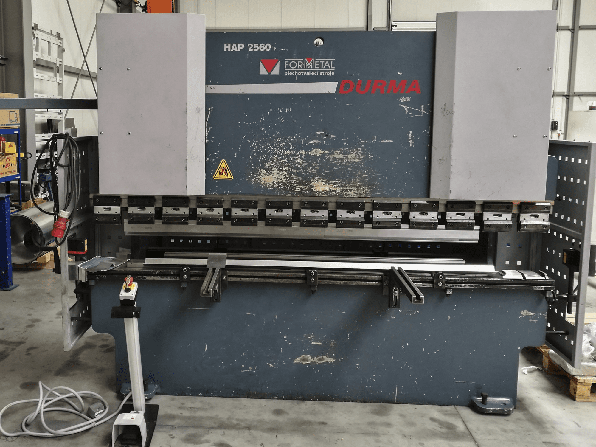Vista Frontal da Durma HAP 2560 máquina