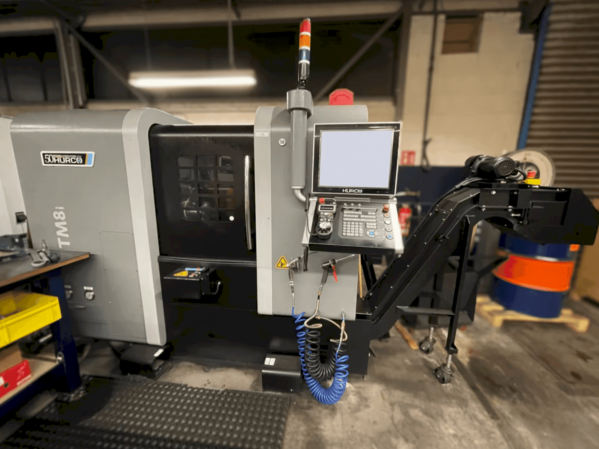 Vista Frontal da Hurco TM8i máquina