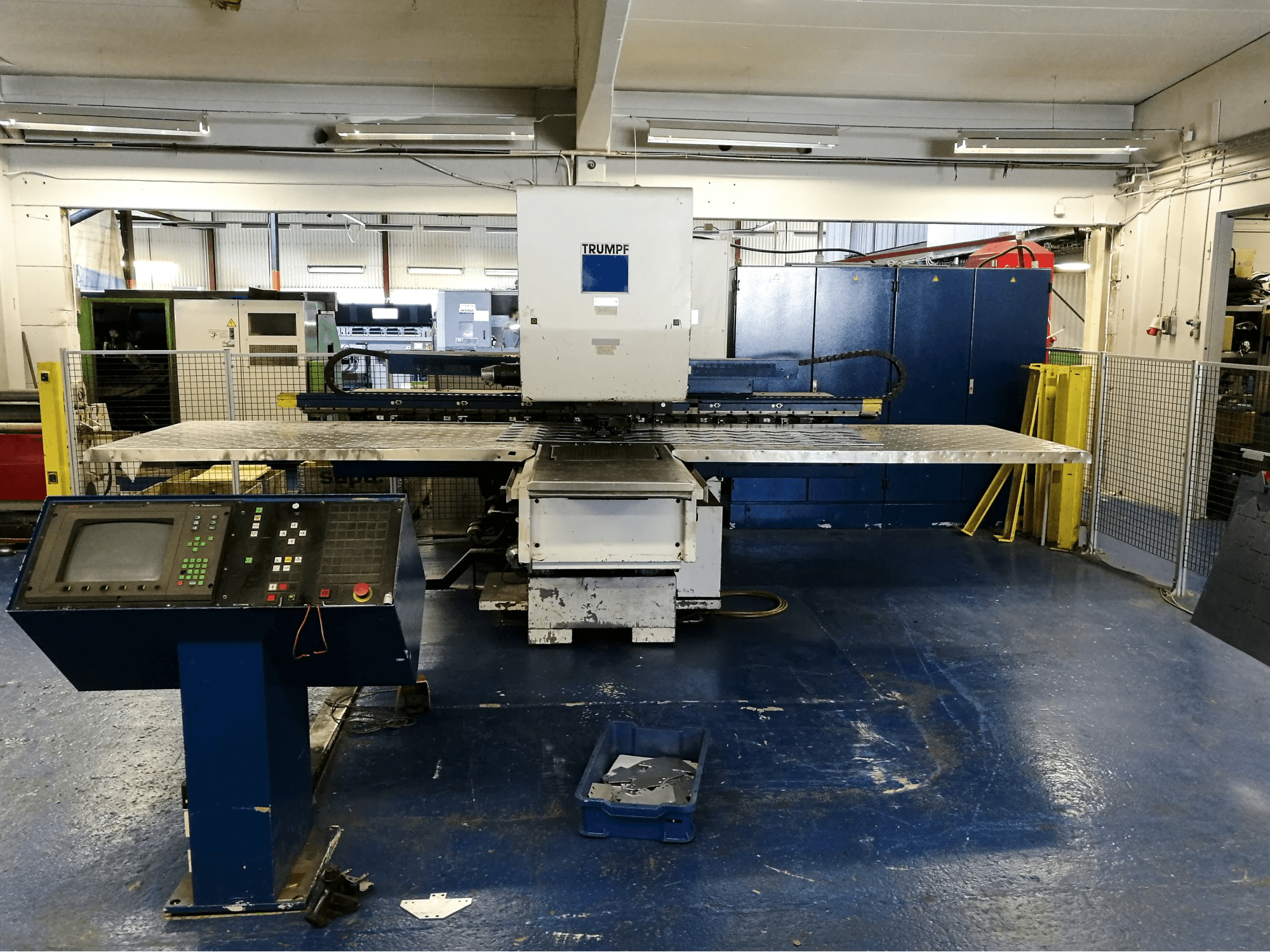 Vista Direita da Trumpf Trumatic 260 Rotation máquina