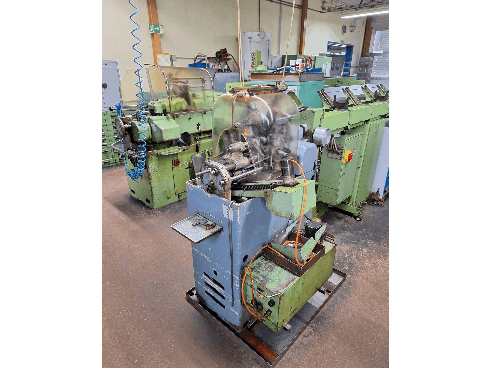 Vista Lateral Esquerda da TRAUB A25 máquina