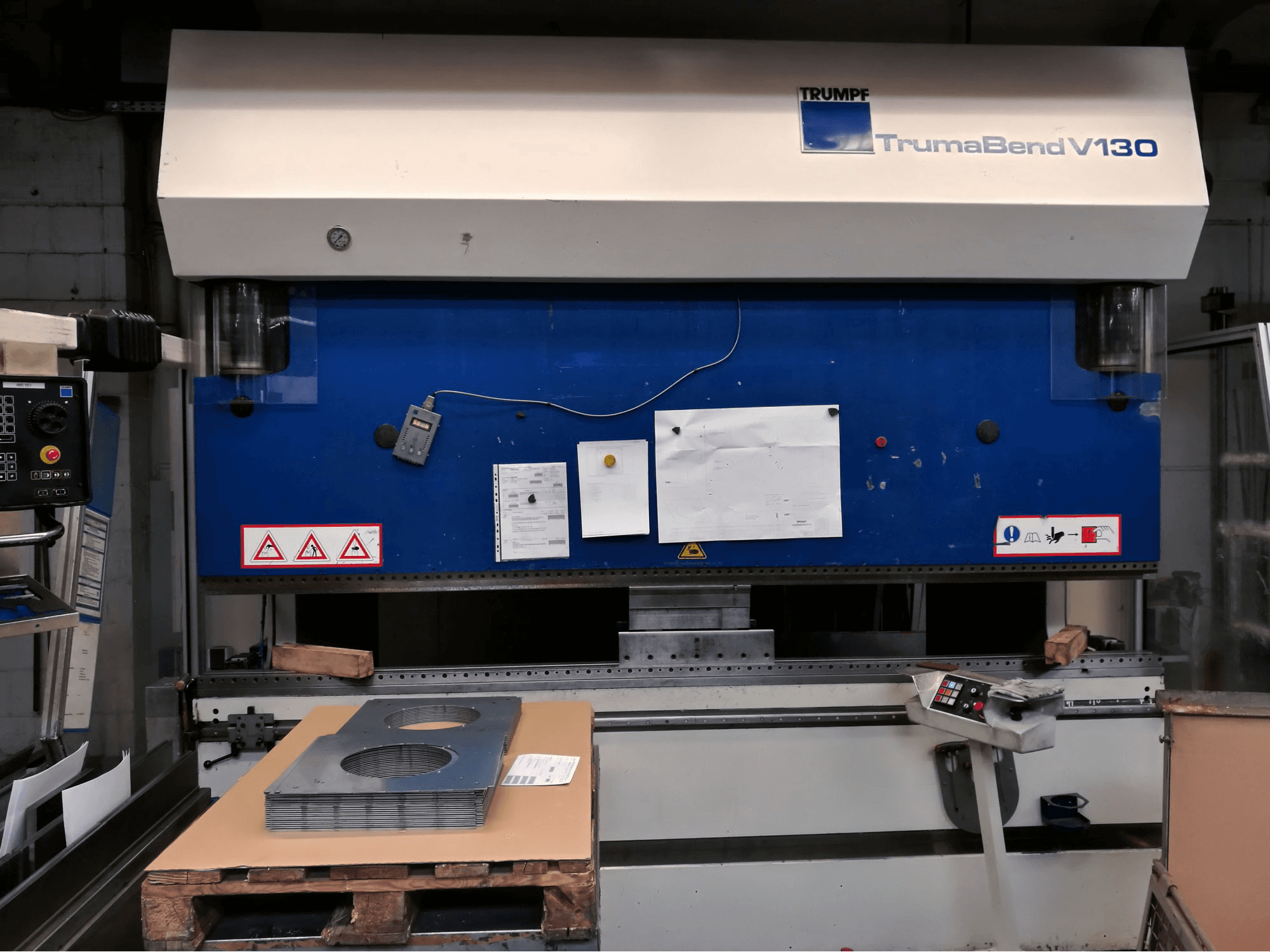 Vista Frontal da Trumpf TrumaBend V130 máquina