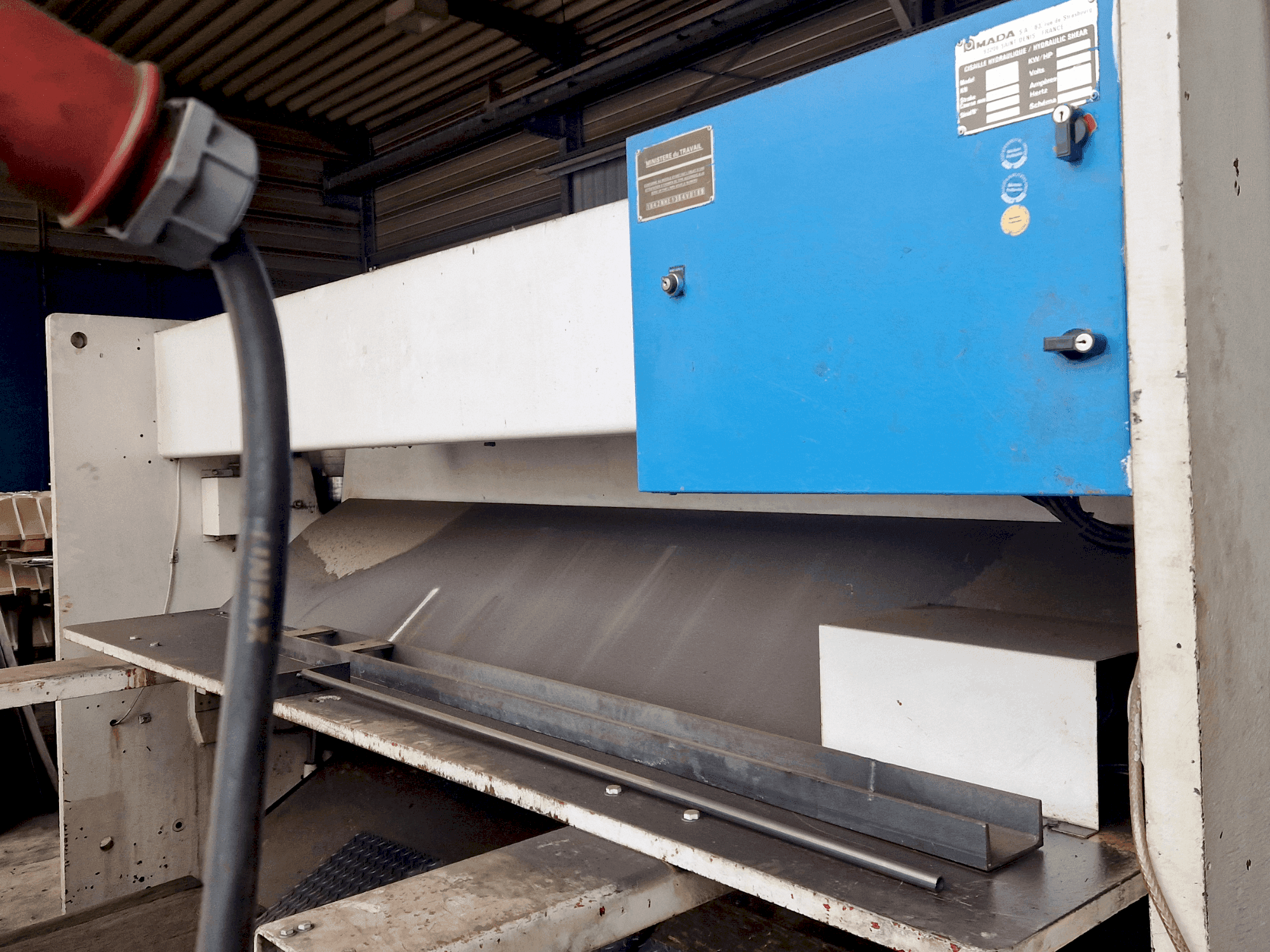 Vista Frontal da AMADA GPN1 30 máquina