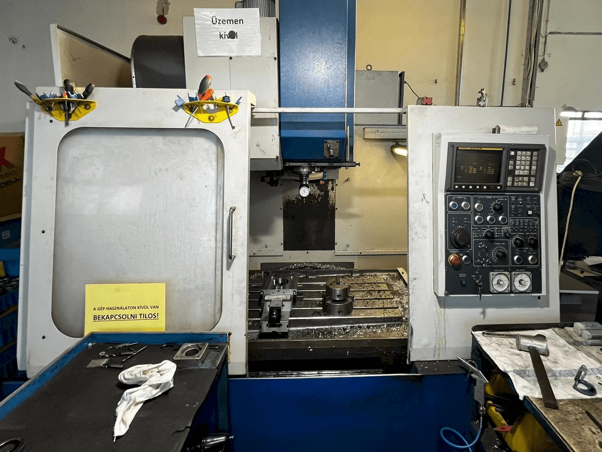 Vista Frontal da Kia KV 35C máquina