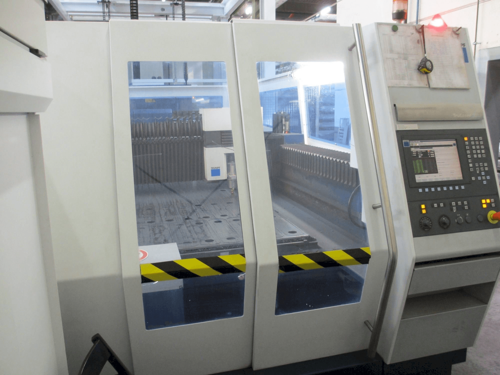 Vista Frontal da Trumpf TruLaser 5030 máquina