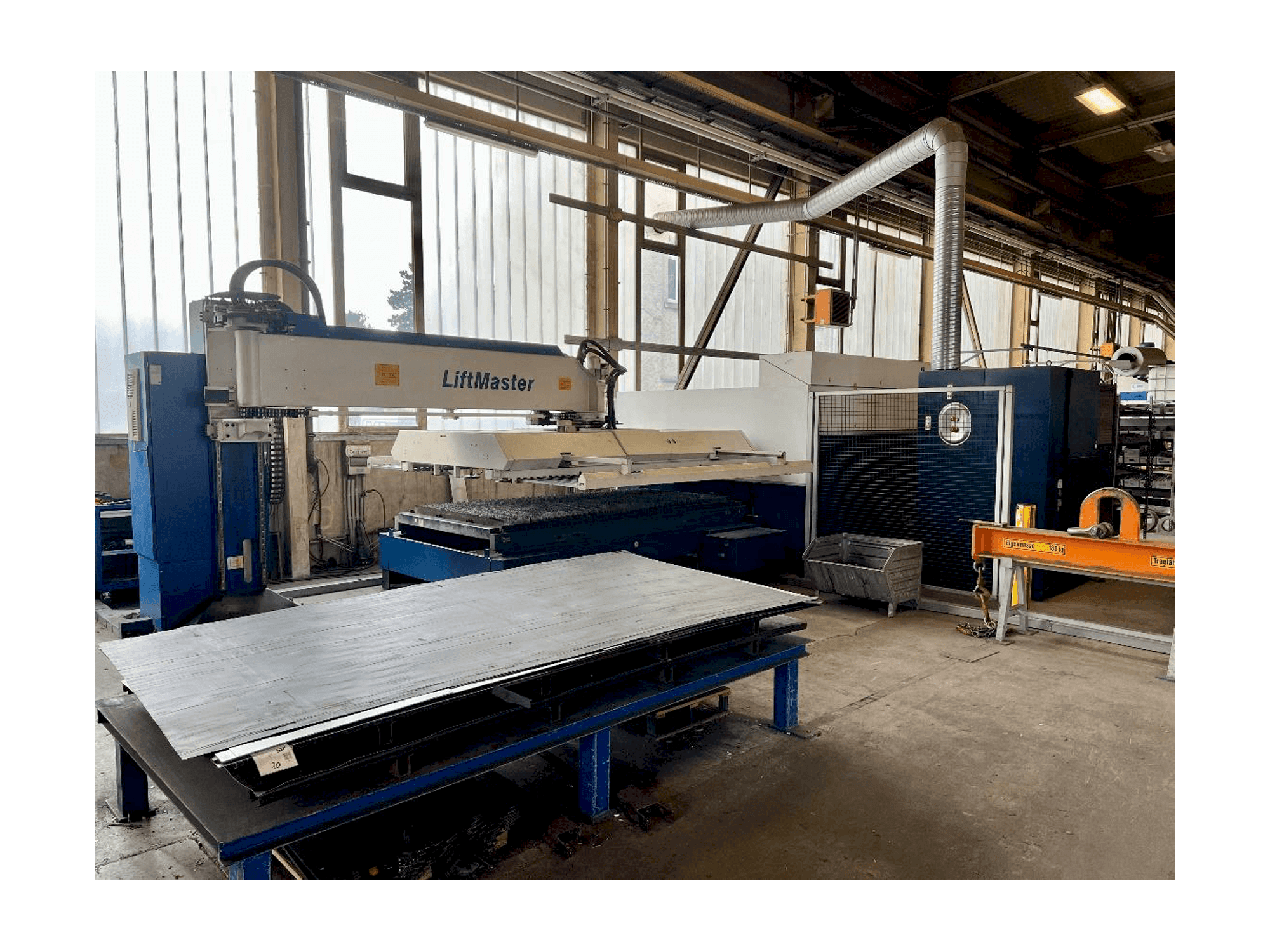 Vista Frontal da TRUMPF TruLaser 3030 Fiber máquina
