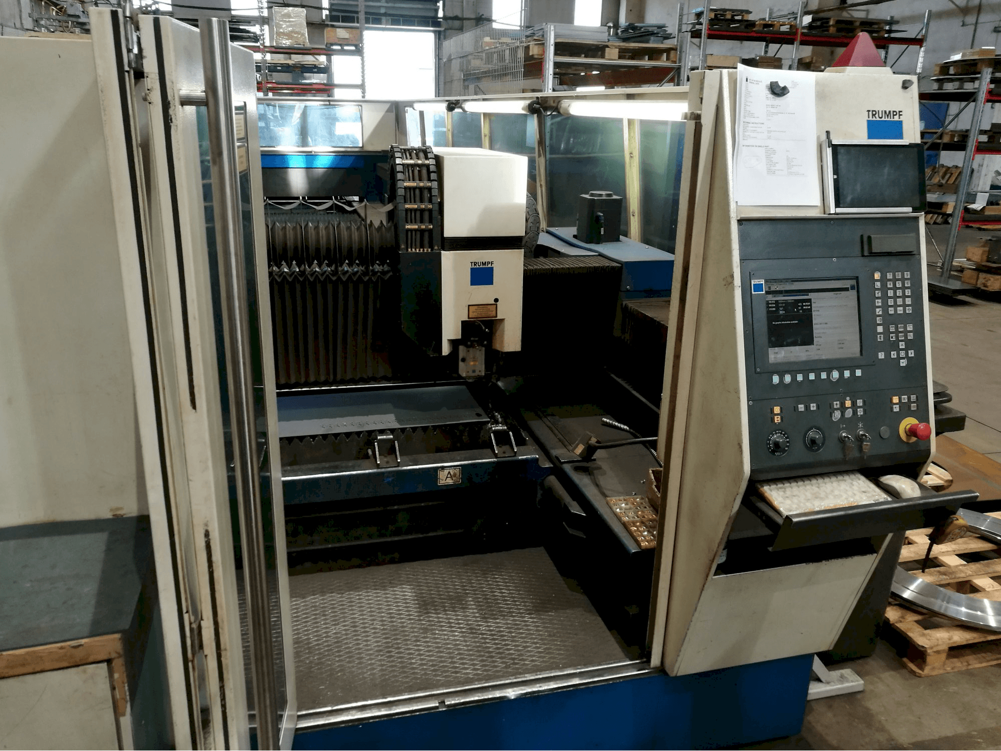 Vista Frontal da Trumpf TruLaser 5060 máquina