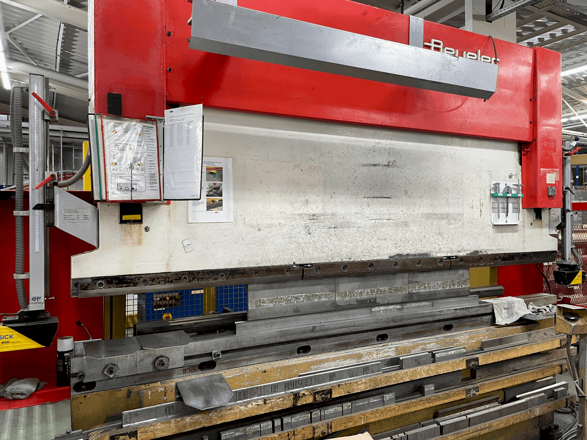 Vista Frontal da BEYELER RT 125 x 3100 máquina