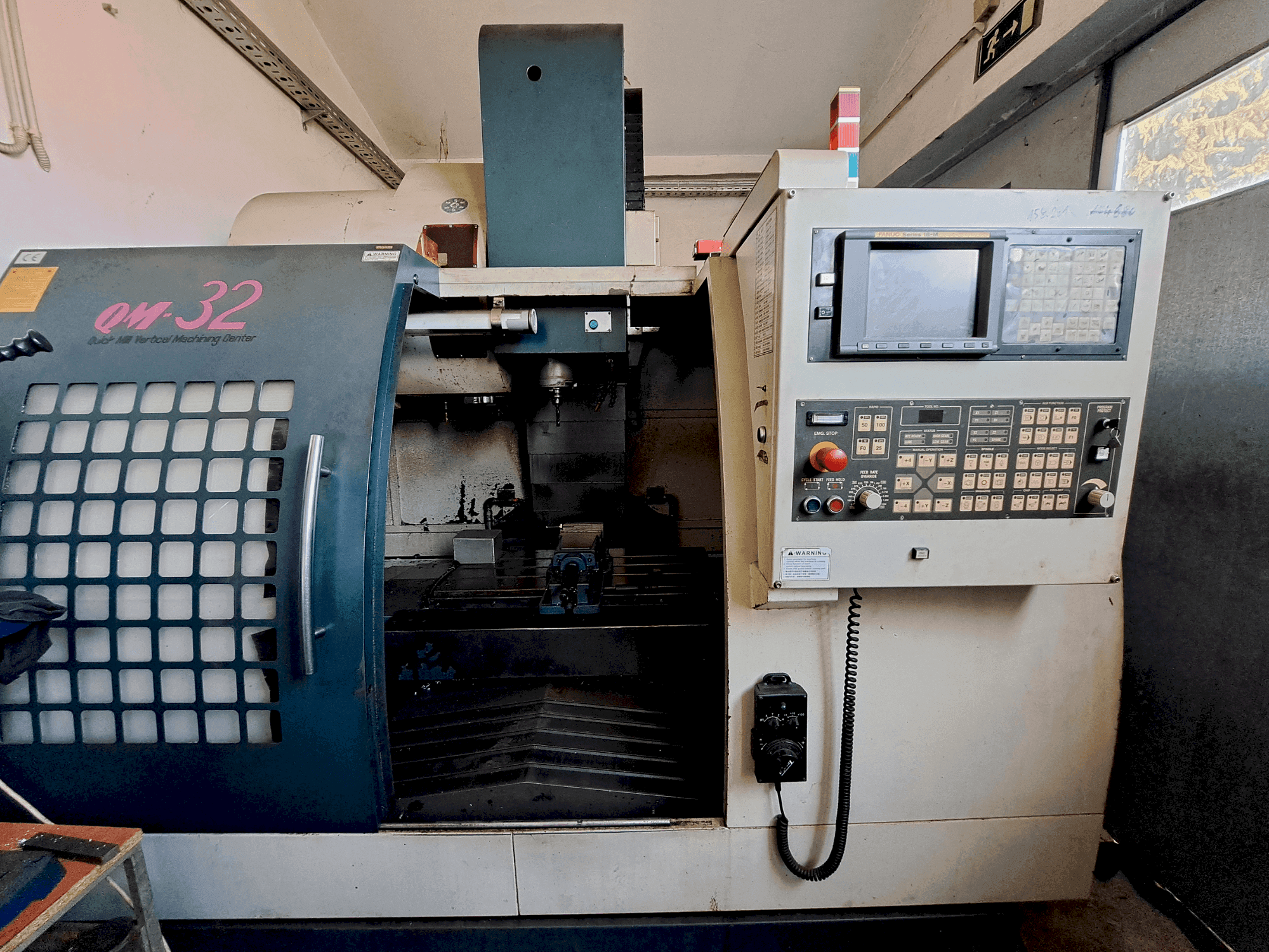 Vista Frontal da Feeler QM-32 máquina