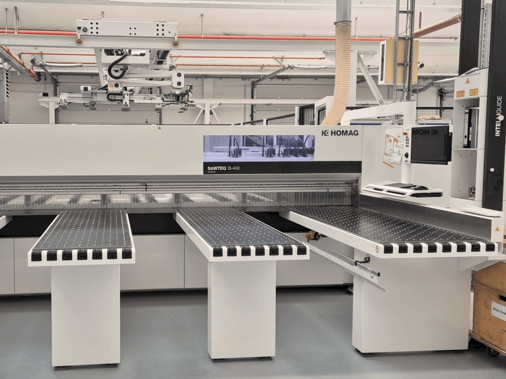 Vista Frontal da HOLZMA HPP 400 máquina