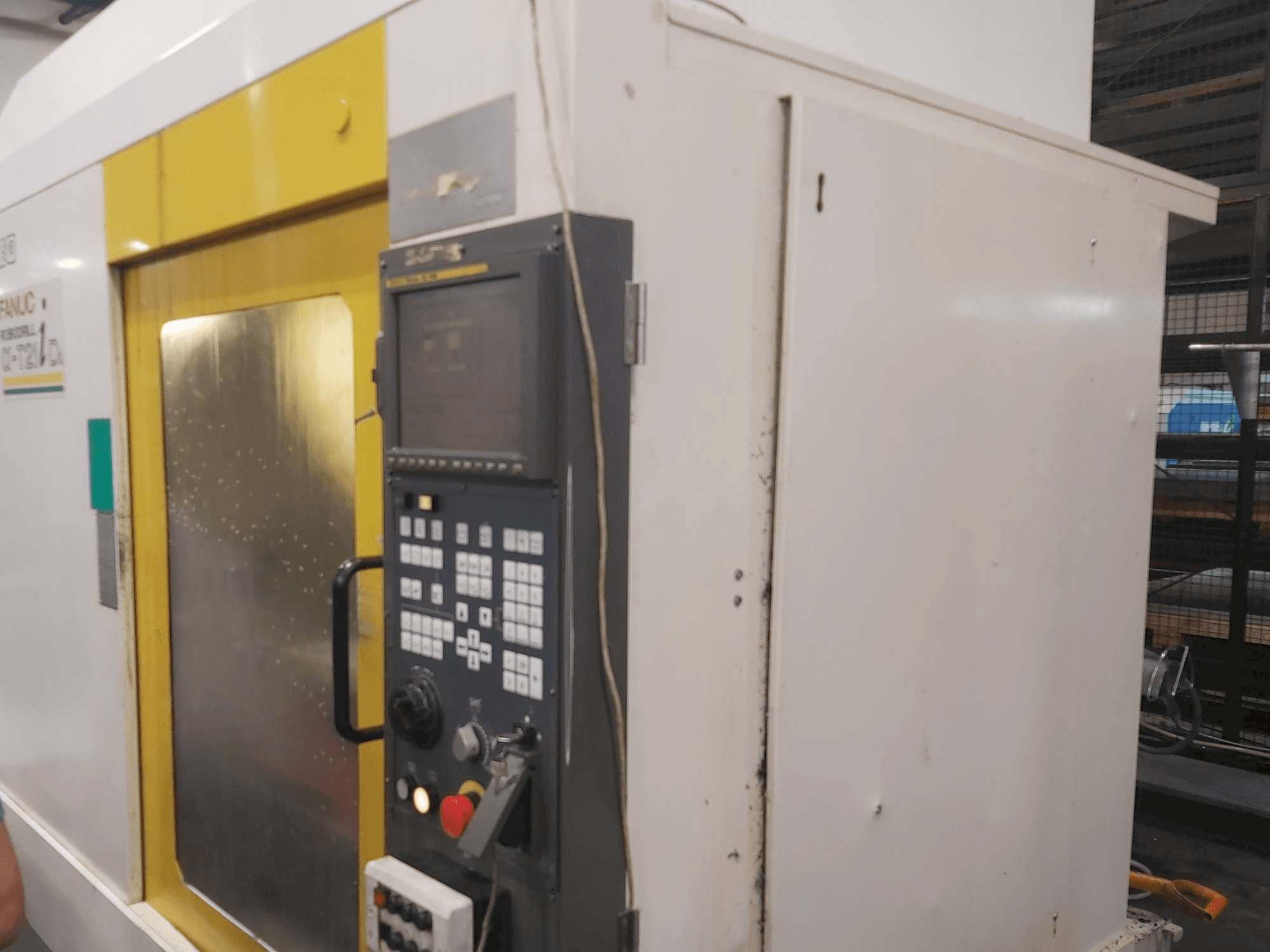 Vista Frontal da FANUC Robodrill Alpha T21D máquina