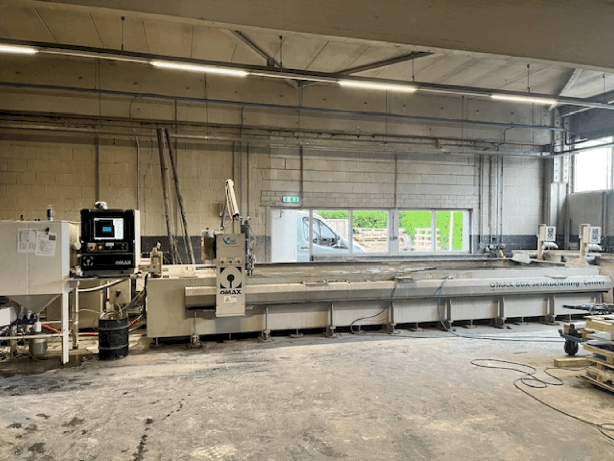 Vista Frontal da OMAX 80X máquina