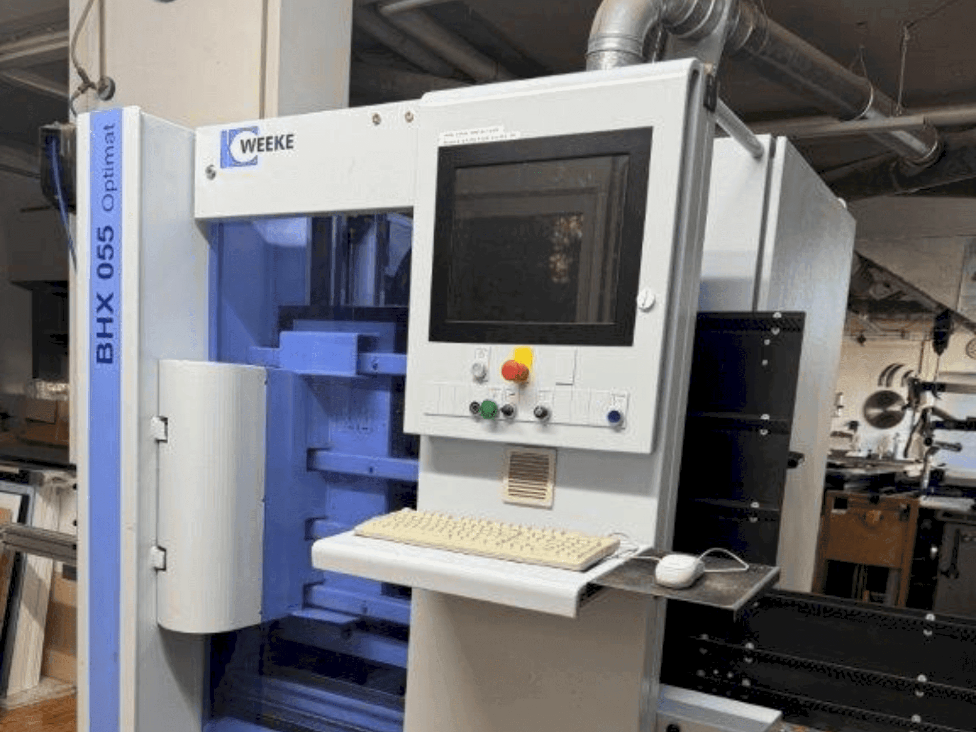 Vista Frontal da HOMAG WEEKE BHX 055 máquina