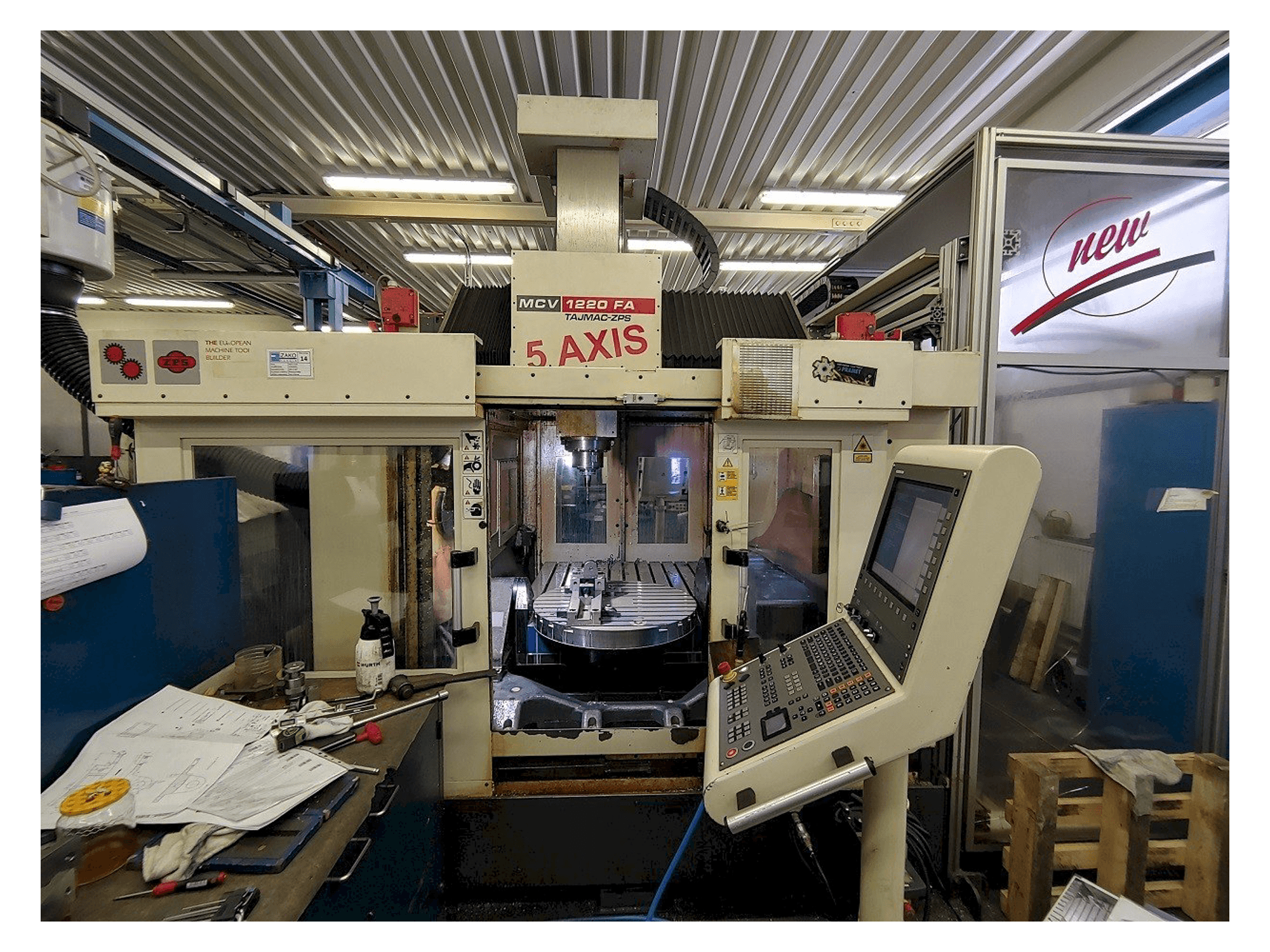 Vista Frontal da TAJMAC-ZPS MCV 1220 máquina