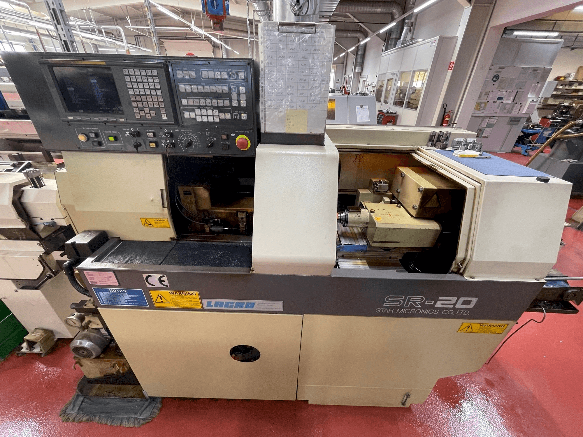 Vista Frontal da Star SR-20 máquina