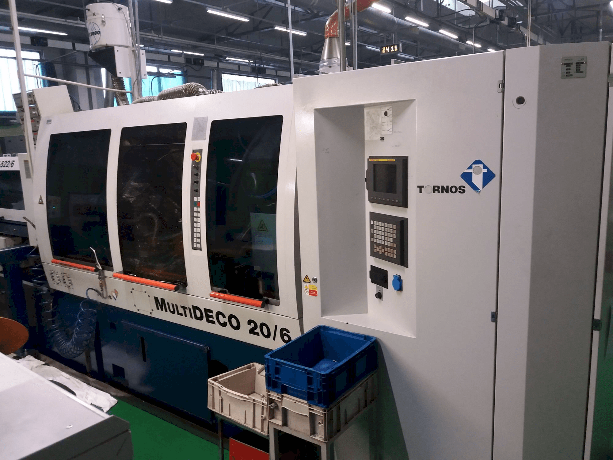 Vista Frontal da Tornos Multideco 26/6 máquina