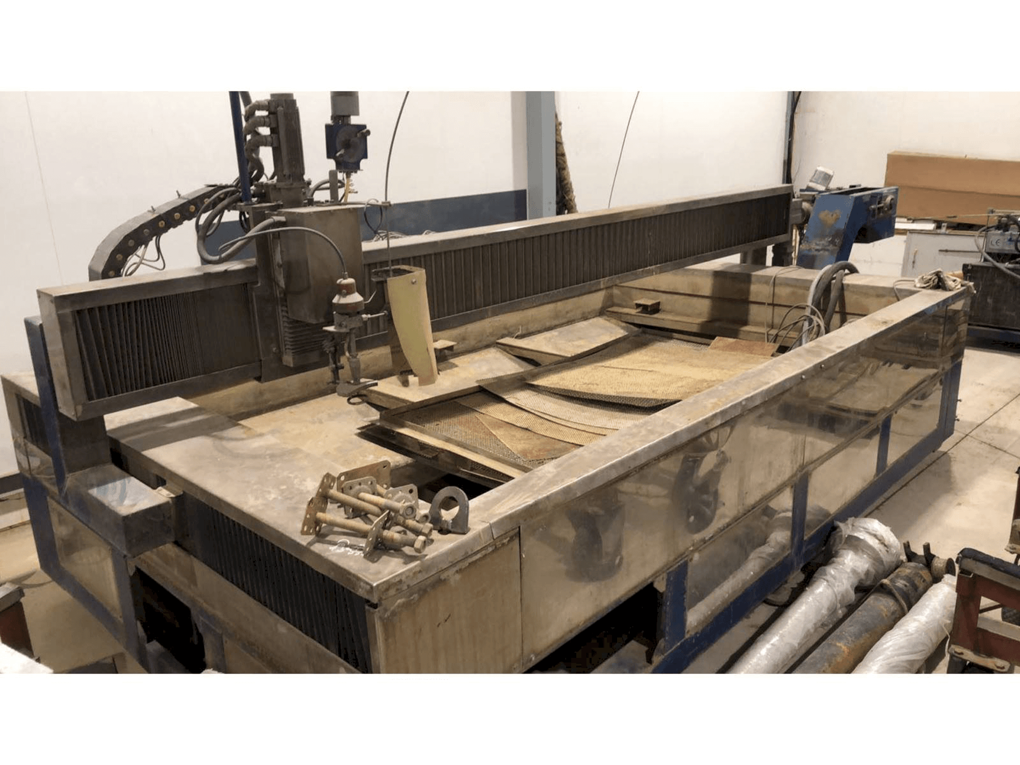Vista Frontal da Waterjet Italy WF 1630 CNC máquina