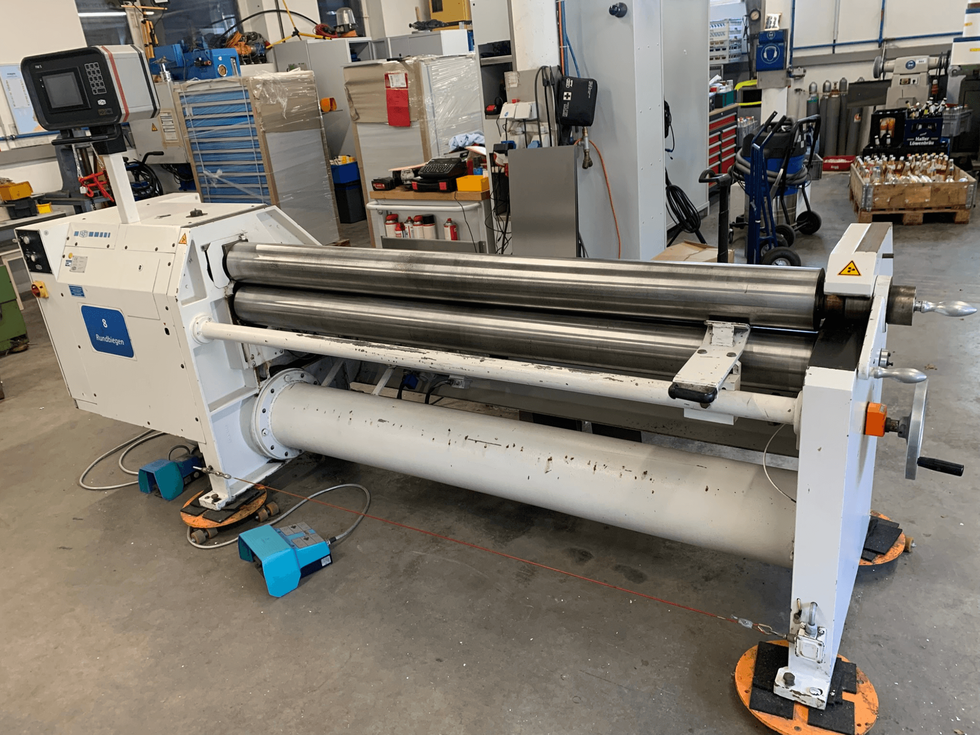Máquina de laminação de chapas FASTI, modelo 136-20-4.5, vista de perfil, com rolos prateados e painel de controlo.