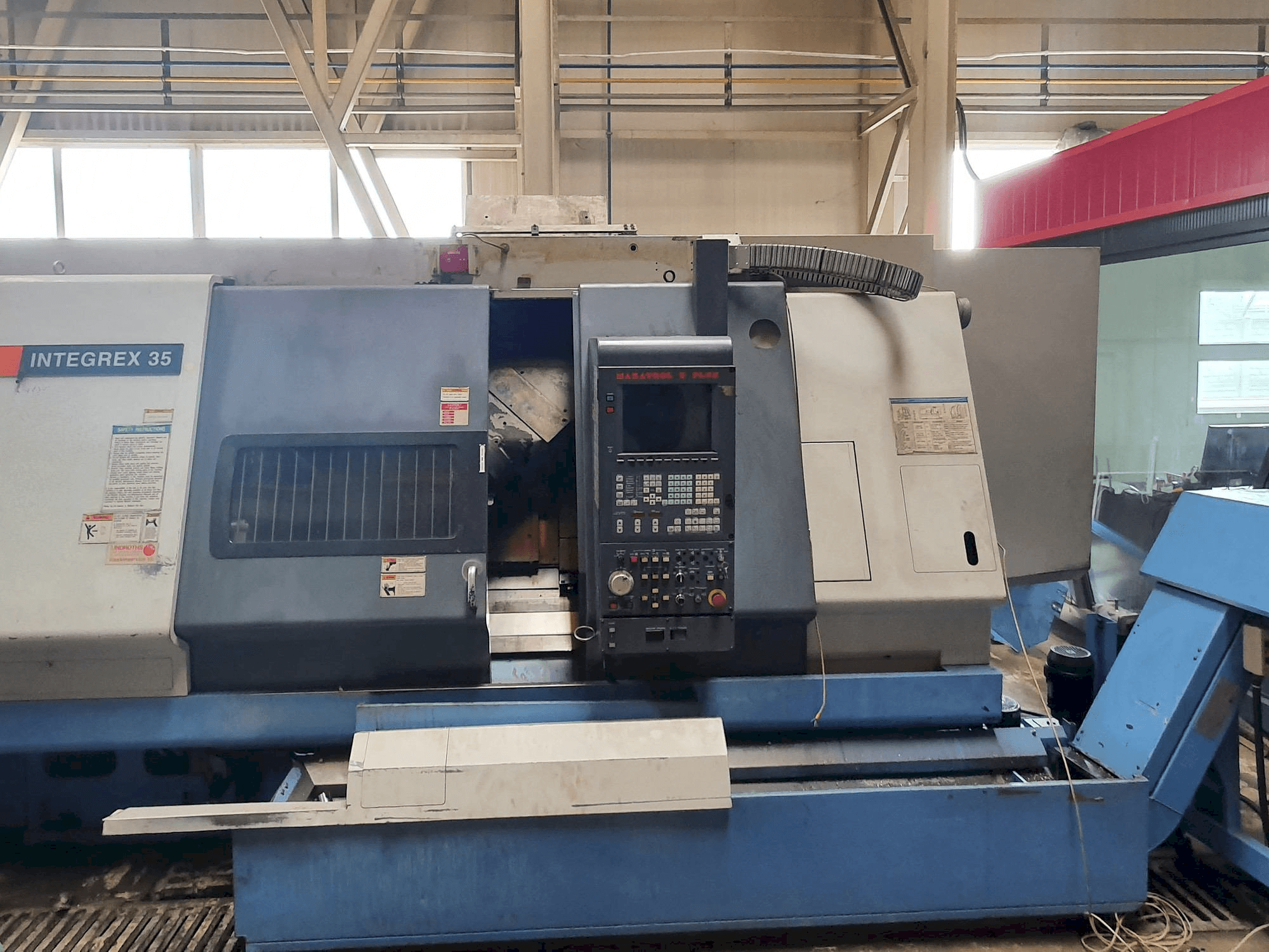 Vista Frontal da Mazak INTEGREX 35 máquina