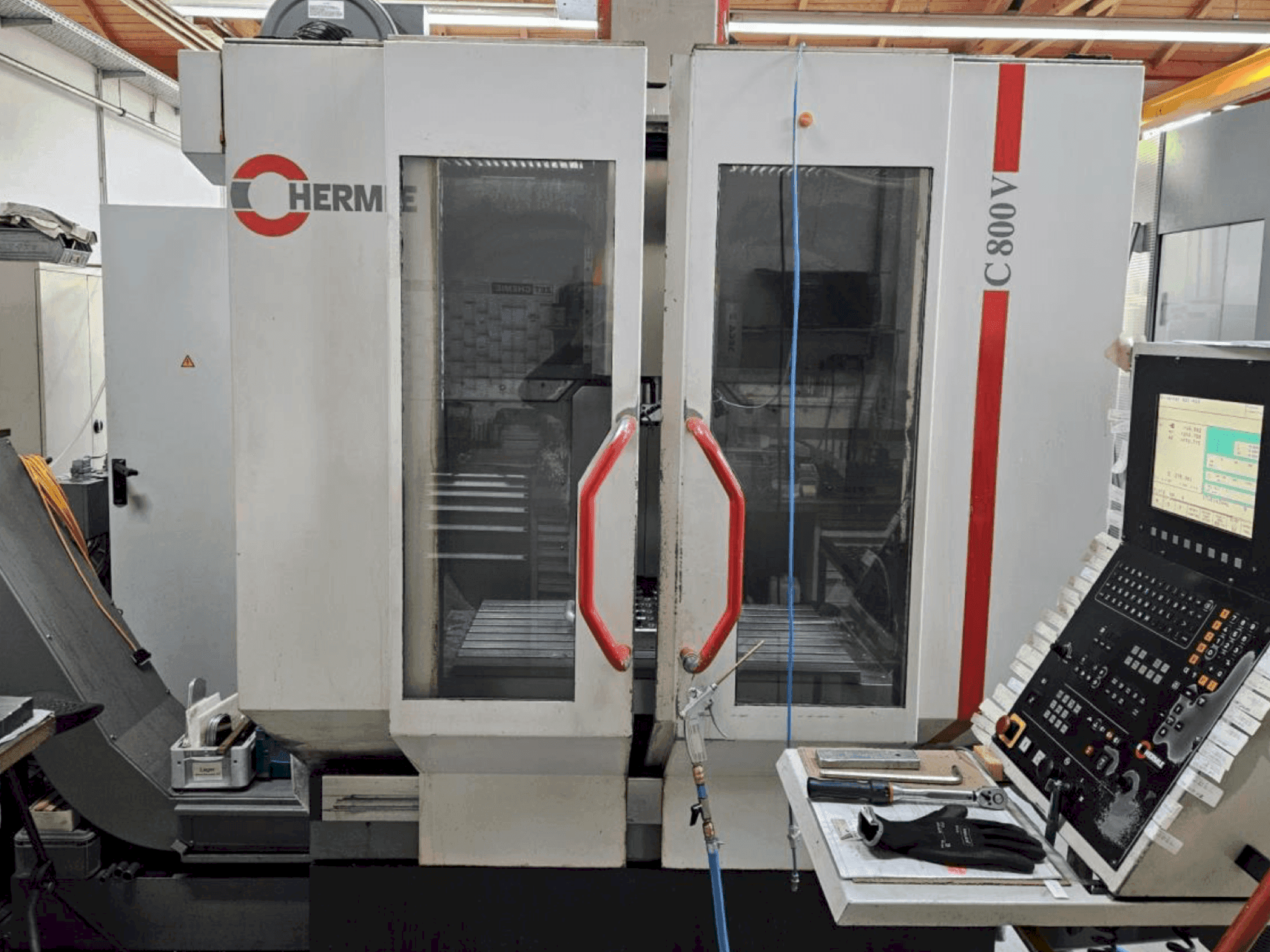 Vista Frontal da HERMLE C 800 V máquina