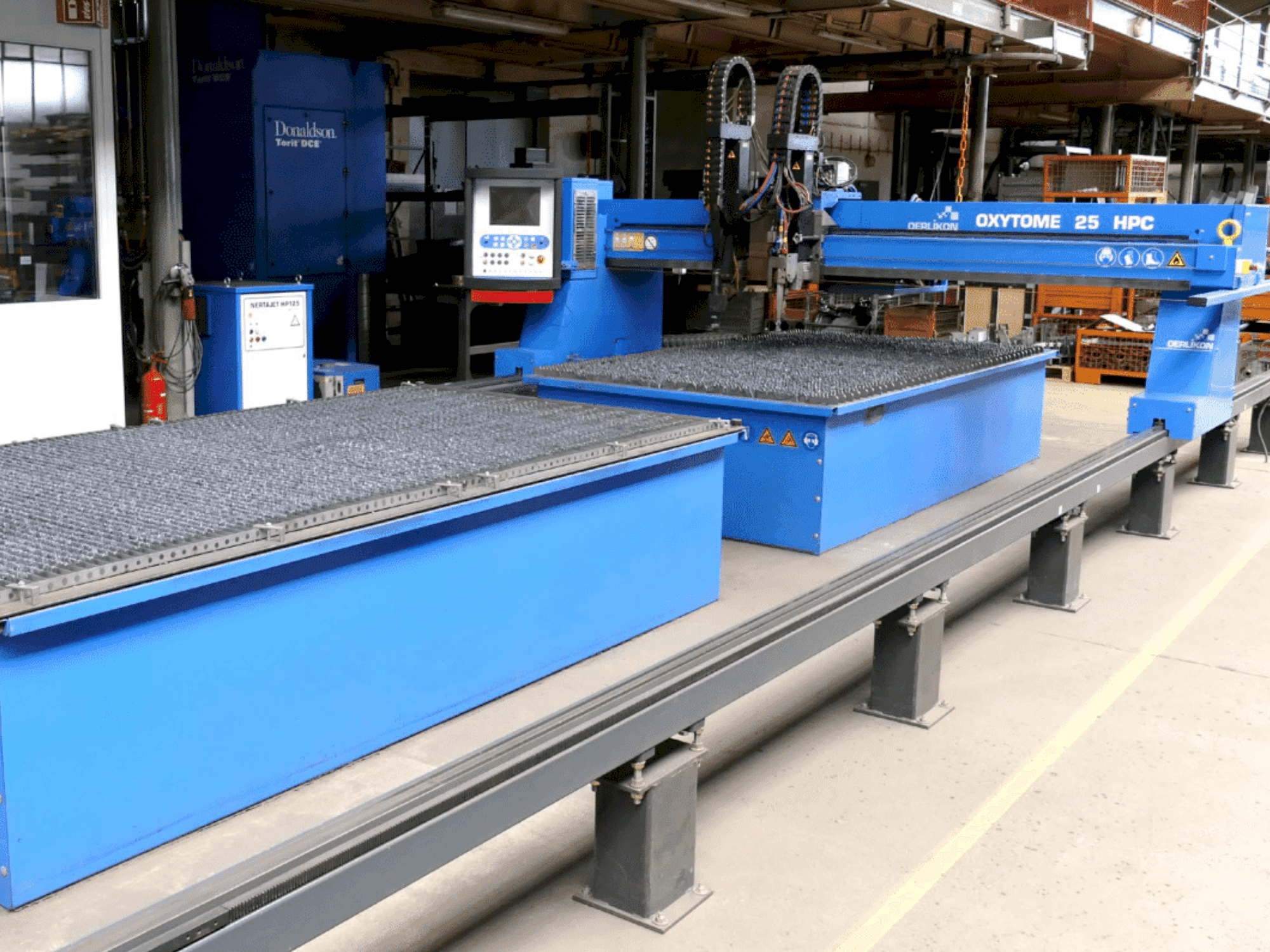 Vista Frontal da Oerlikon Oxytome 25 HPC máquina